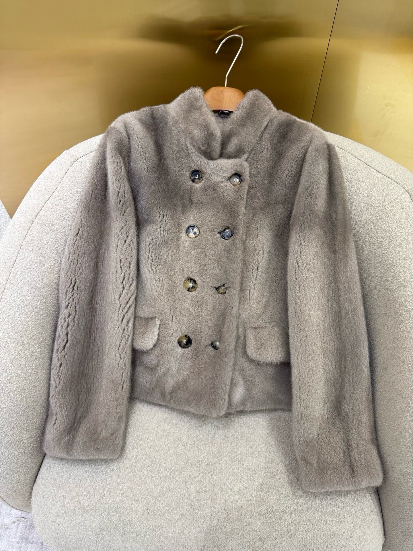 Luxurious Mink Fur Coat: Soft, Warm, and Stylish Winter Essential 5 i1764909792306 162 0 3
