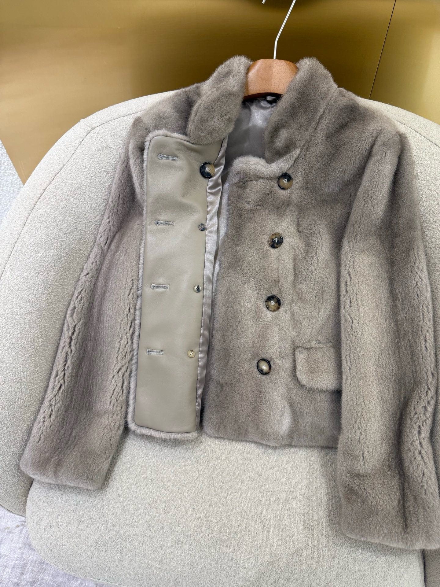 Luxurious Mink Fur Coat: Soft, Warm, and Stylish Winter Essential 8 i1764909793474 7518 0 6
