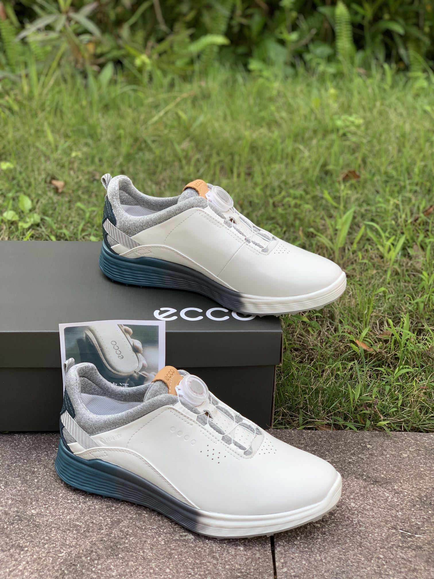 NO:274898,Batch, Blue Tail ECCO Aibu Sneakers Men's new golf shoes S3 102914 BOA screw buckle is tight, convenient and fast!  Fabric ECCO family craft cowhide, upper open-hole structure design enhances breathability E-DTS hybrid outsole technology Durable PU/TPU outsole perfect grip, great foot feeling Size 39-44 Standard leather shoe size Original box packaging, Sneakers, cowhide19860909批,蓝尾 ECCO爱步运动鞋男新款高尔夫鞋S3 102914 BOA螺旋扣松紧,方便快捷！面料ECCO家族工艺牛皮 鞋面开孔结构设计增强透气性 E-DTS混合大底科技 耐用PU/TPU大底完美抓地力 脚感非常棒 尺码39-44码 标准皮鞋码 原盒包装,,sneakers,cowhide,Men's shoes