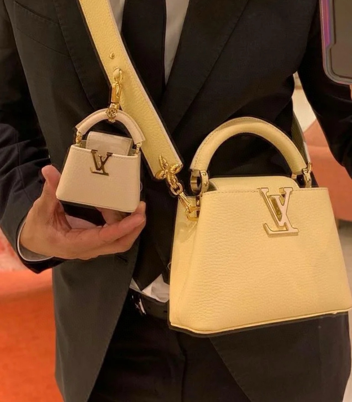 Louis Vuitton LV Capucines Bolsos de mano Amarillo Mini M48865