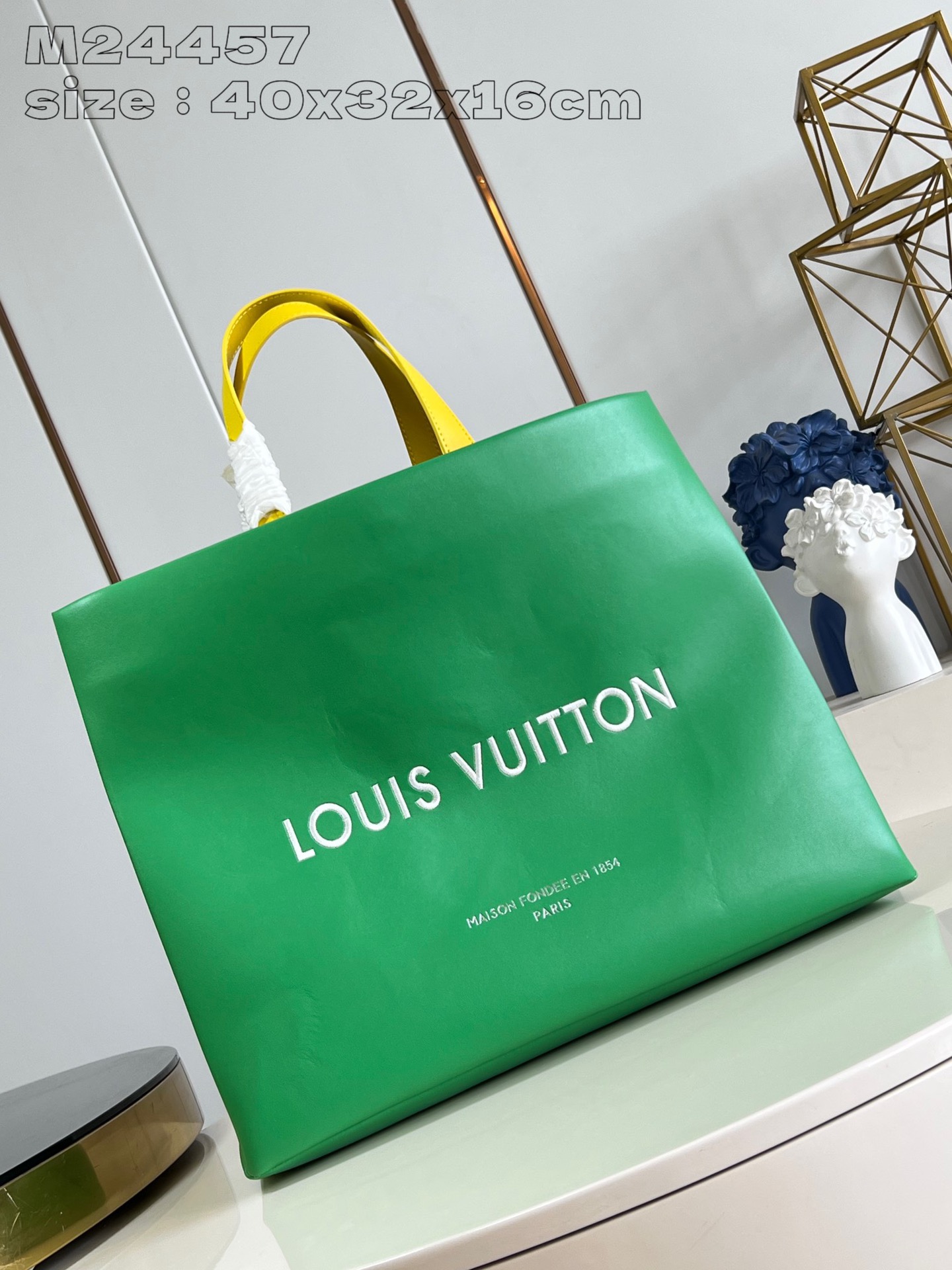 Louis Vuitton Bolsos de mano Bolsos de Tote Verde Cuero de vaca M24457