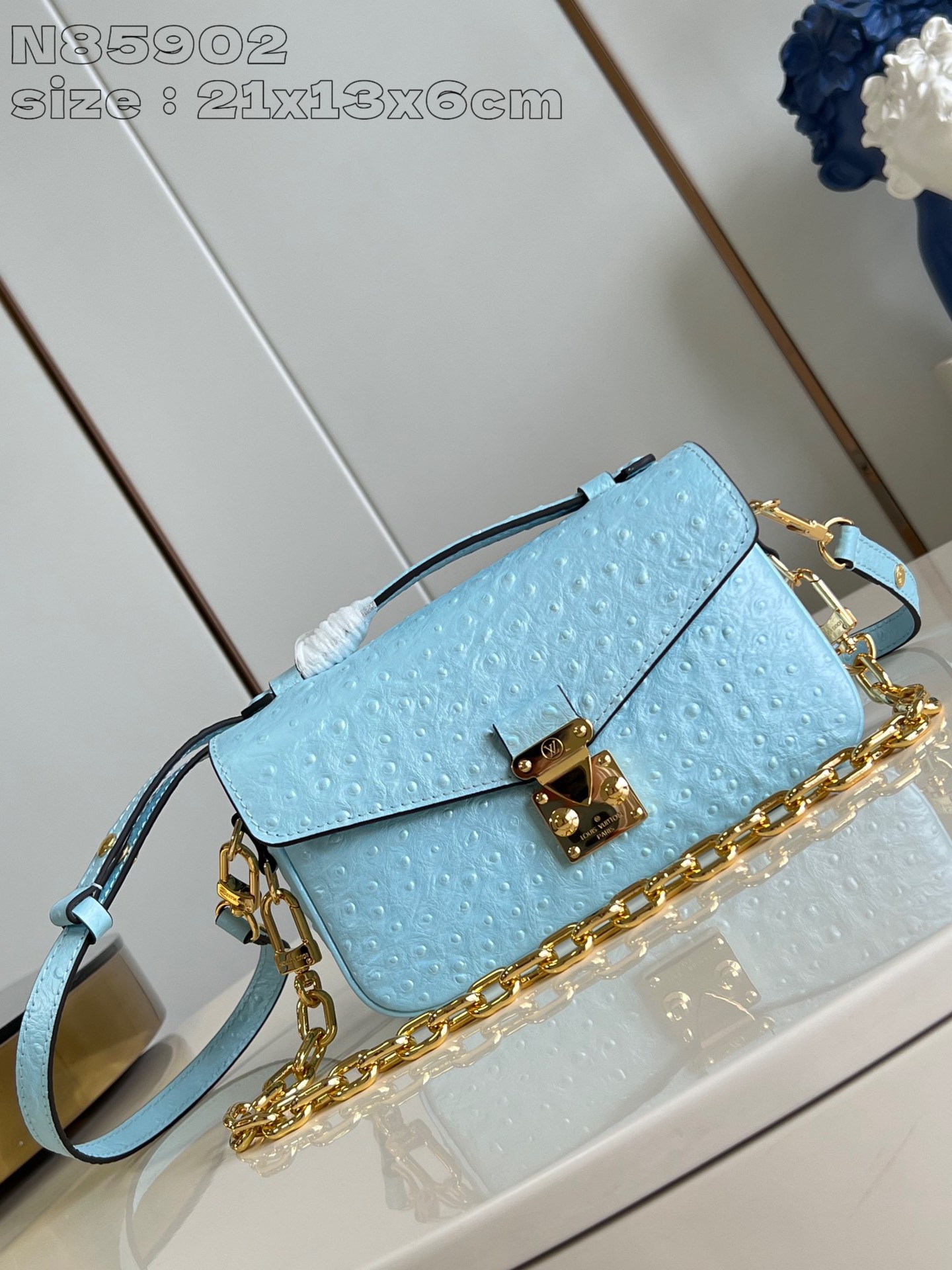 En venta en línea
 Louis Vuitton LV Pochette MeTis Bolsos de mano Azul Piel de alpaca real Cadena N85902