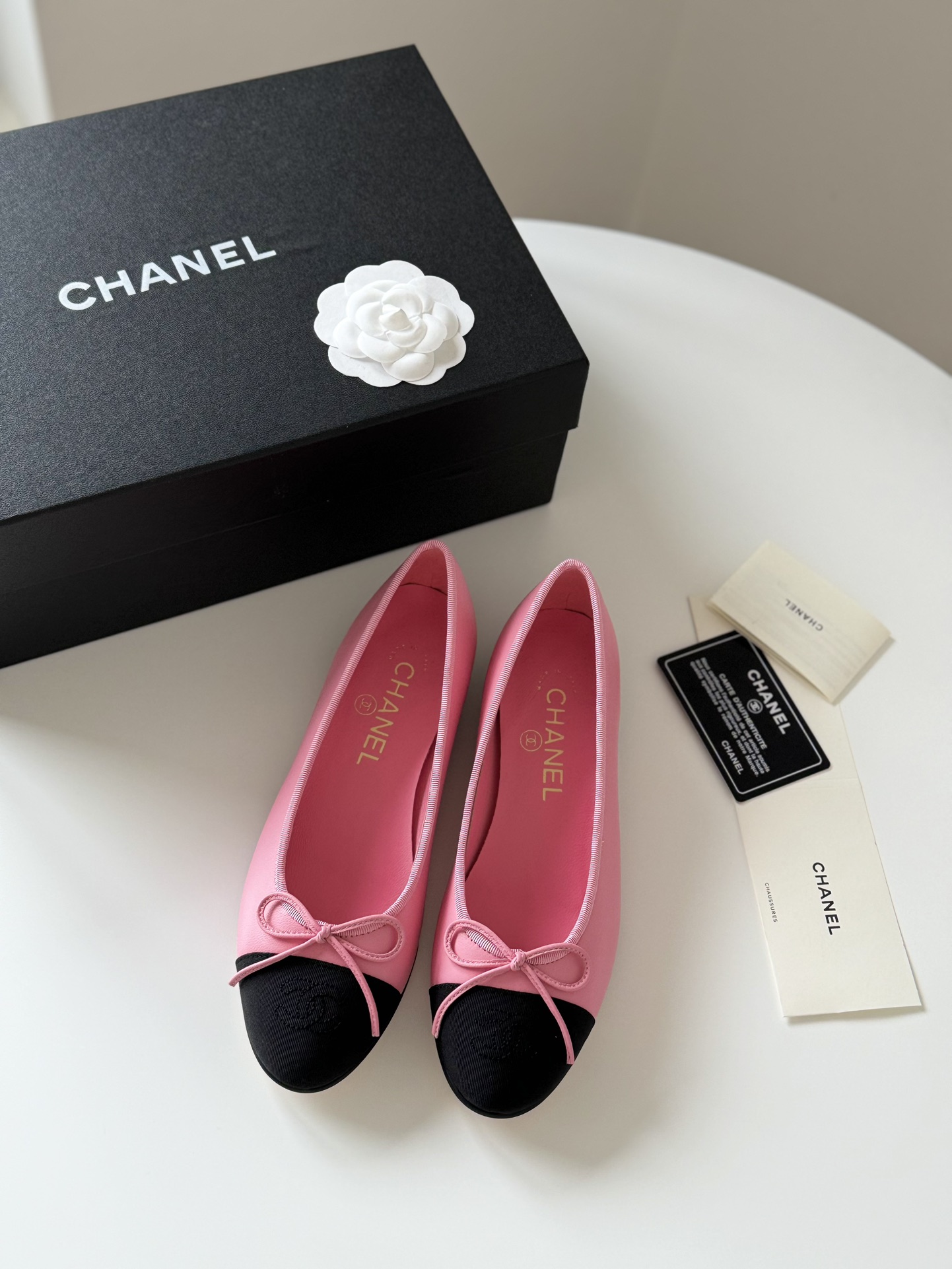 La reproduction d’origine 1: 1 de Chanel des nouvelles chaussures de ballet de couleur. ! Hauteur du talon: chiffres de 2,5 cm: 35-41 (40 Personnalisation sans retour)