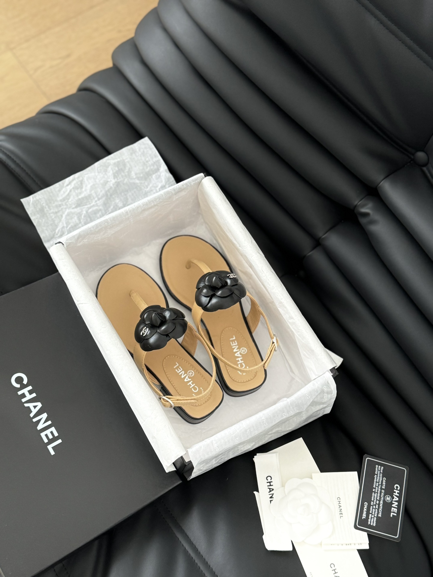 Chanel Zapatos Sandalias Hardware de oro Piel oveja Colección primavera – verano