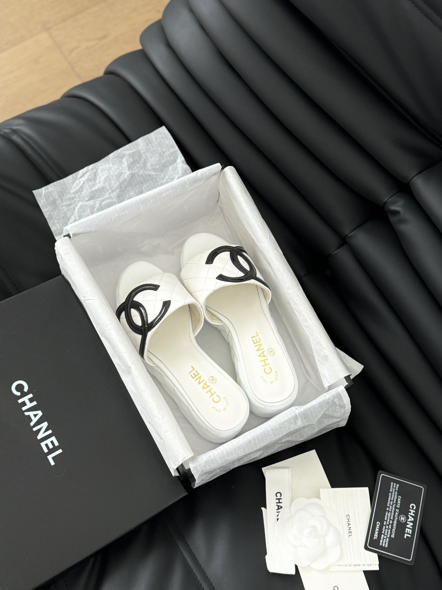 Chanel Zapatos Pantuflas Piel de oveja Seda Colección verano