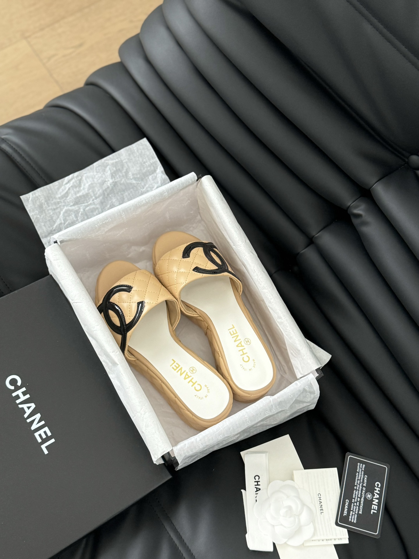 Réplica de moda diseñador
 Chanel Zapatos Pantuflas Piel oveja Seda Colección verano