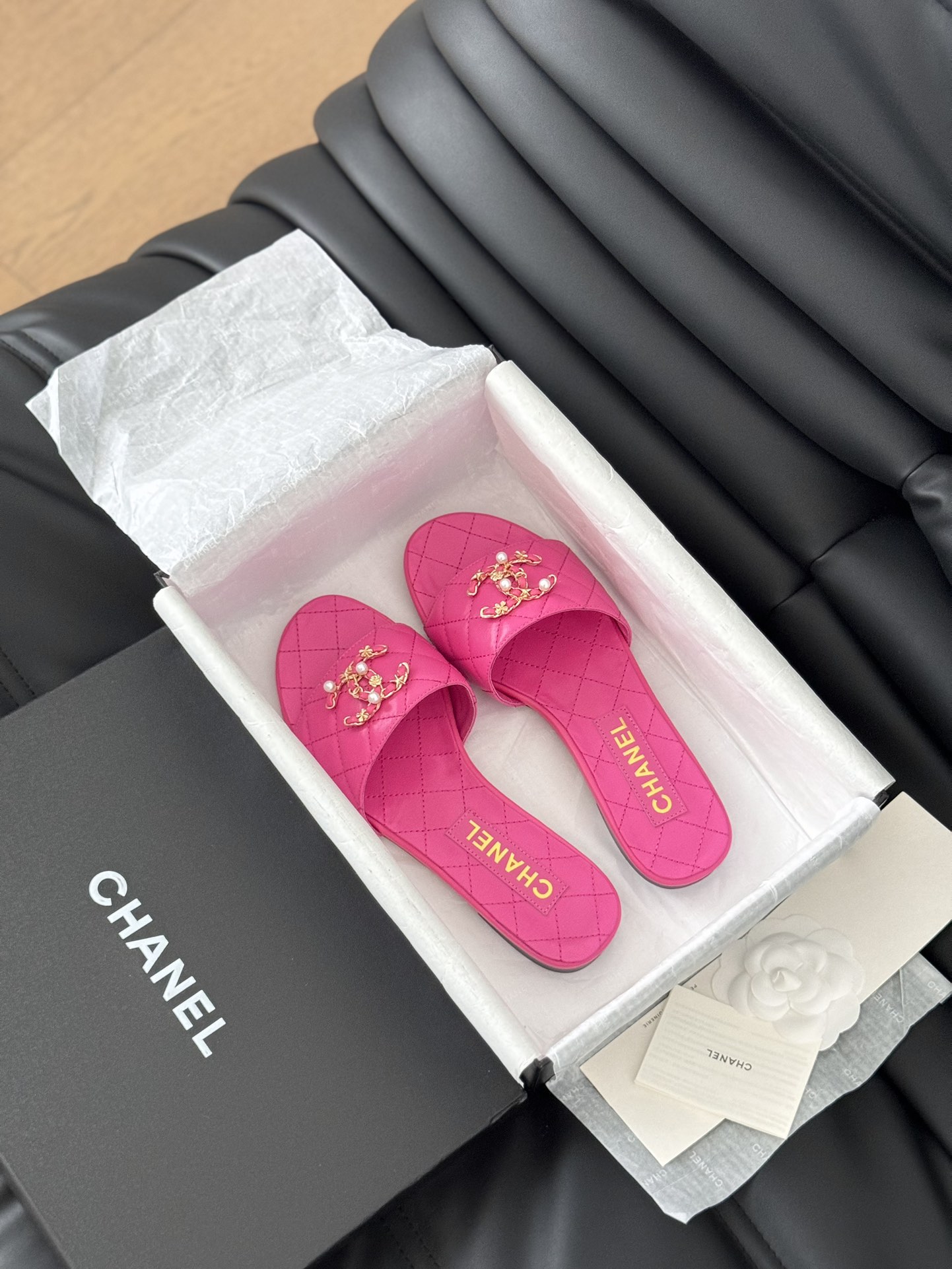 Chanel Zapatos Pantuflas Dermis Piel de oveja Colección primavera – verano