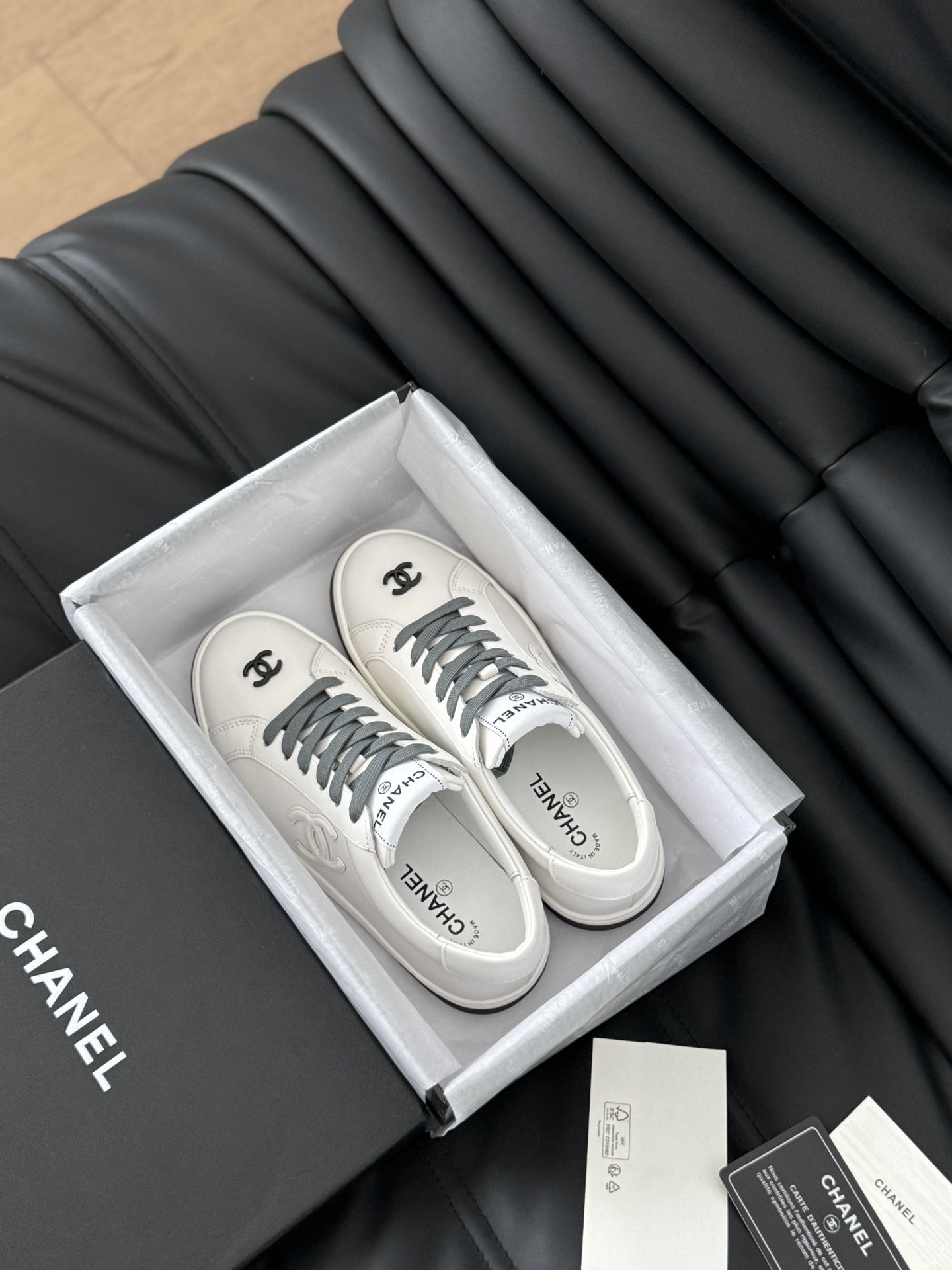 Groothandel imitatie ontwerper replica’s
 Chanel Schoenen Skateboardschoenen Zwart Wit Splijten Lente/Zomercollectie Vintage Casual