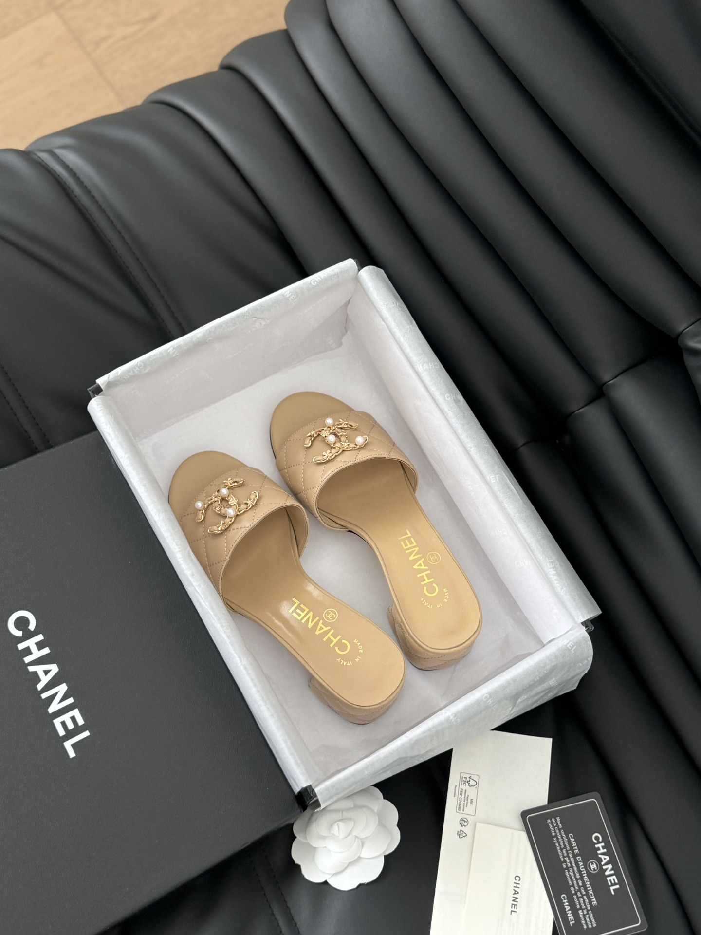 Chanel Zapatos Pantuflas Dermis Piel de oveja Colección primavera – verano