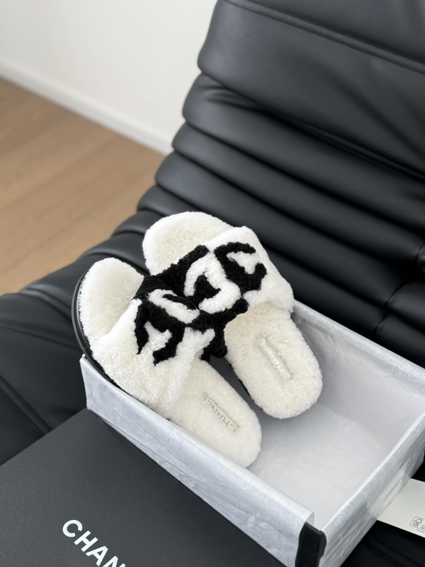 Chanel Classic Luxury Leather Shoe Loafer Ref 7
