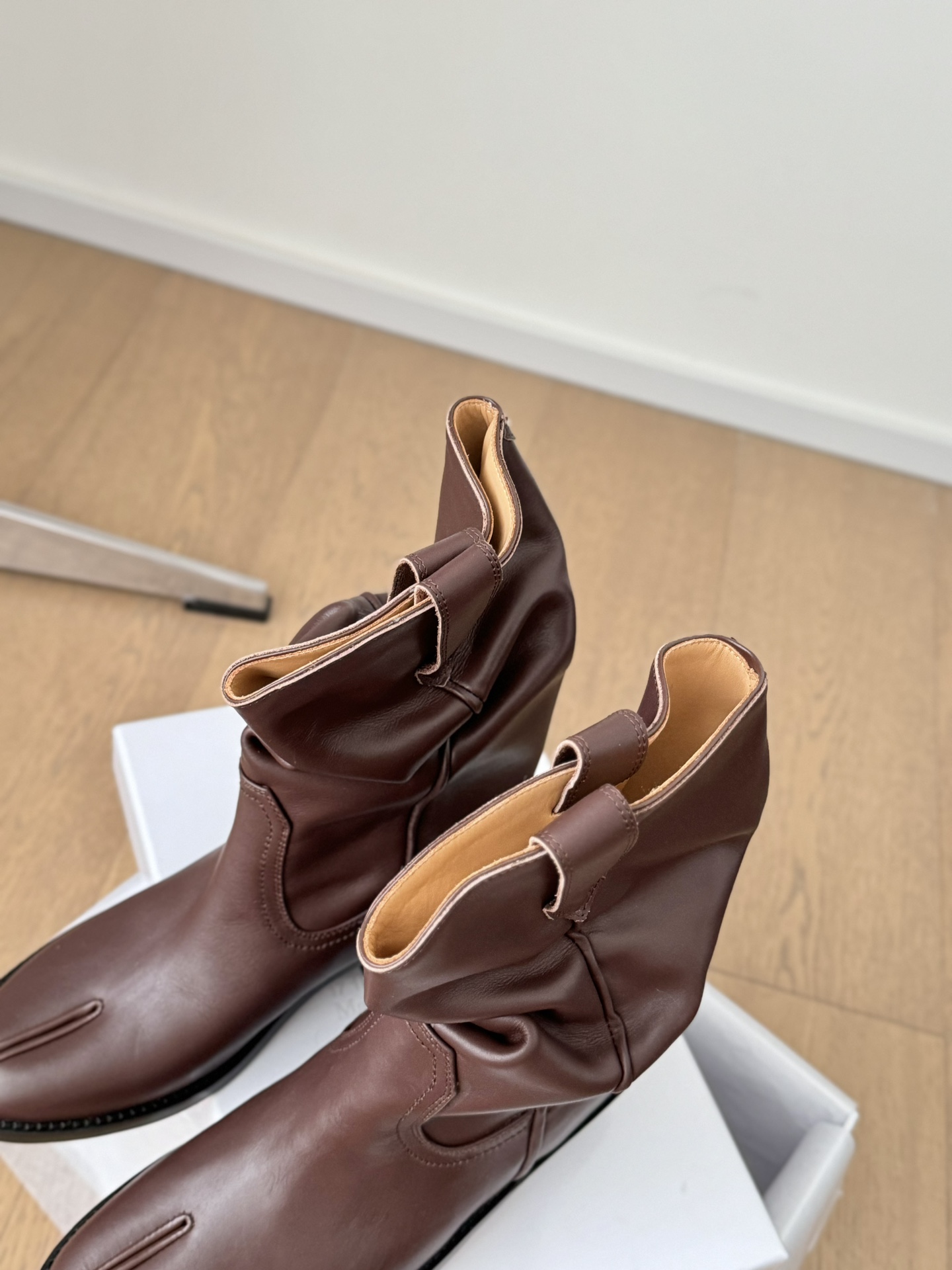 Cow Velvet and Skin Cowboy Boots: High-Quality Western Style, Various Sizes Available - 图片 7