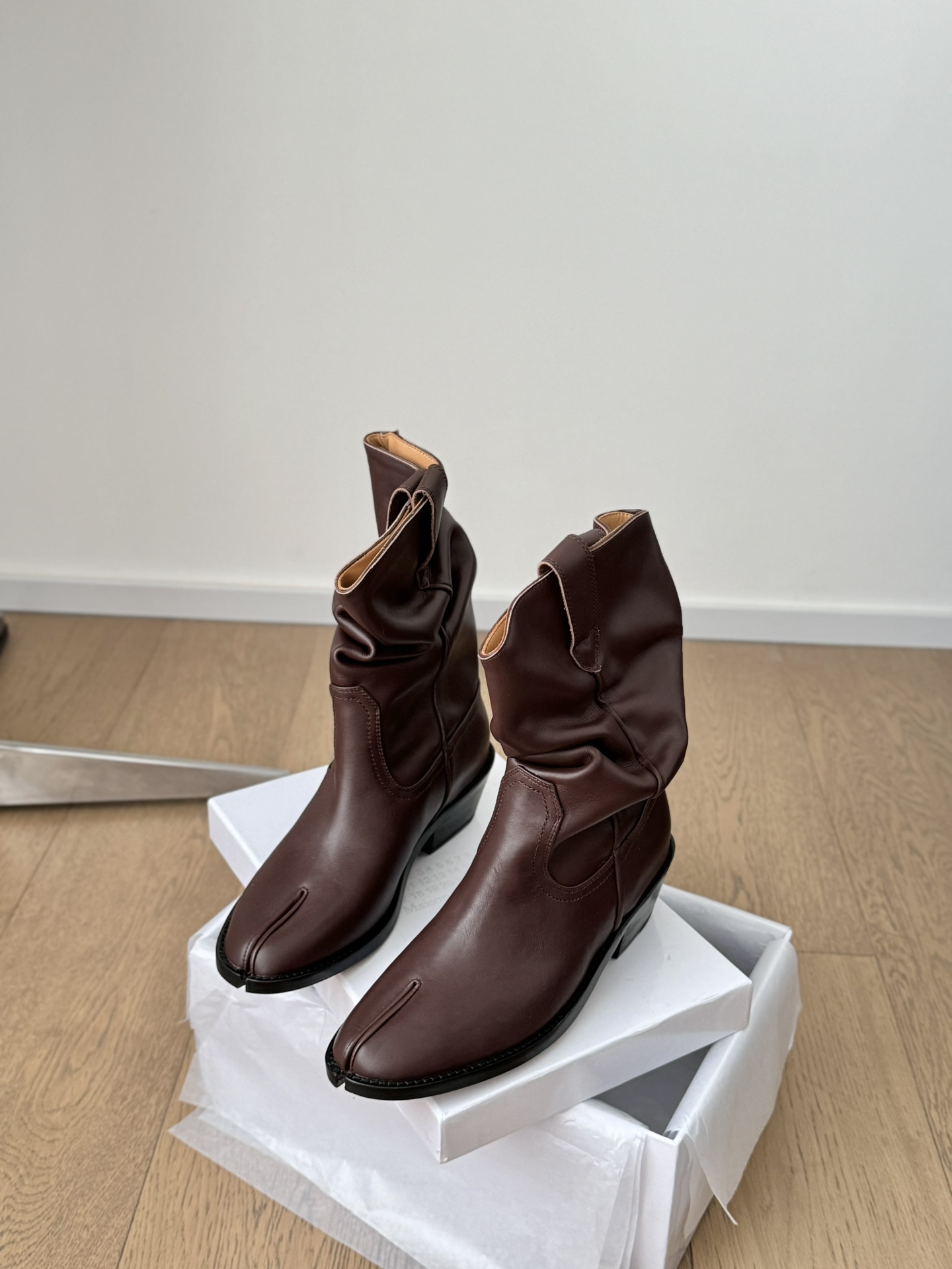 Cow Velvet and Skin Cowboy Boots: High-Quality Western Style, Various Sizes Available - 图片 4