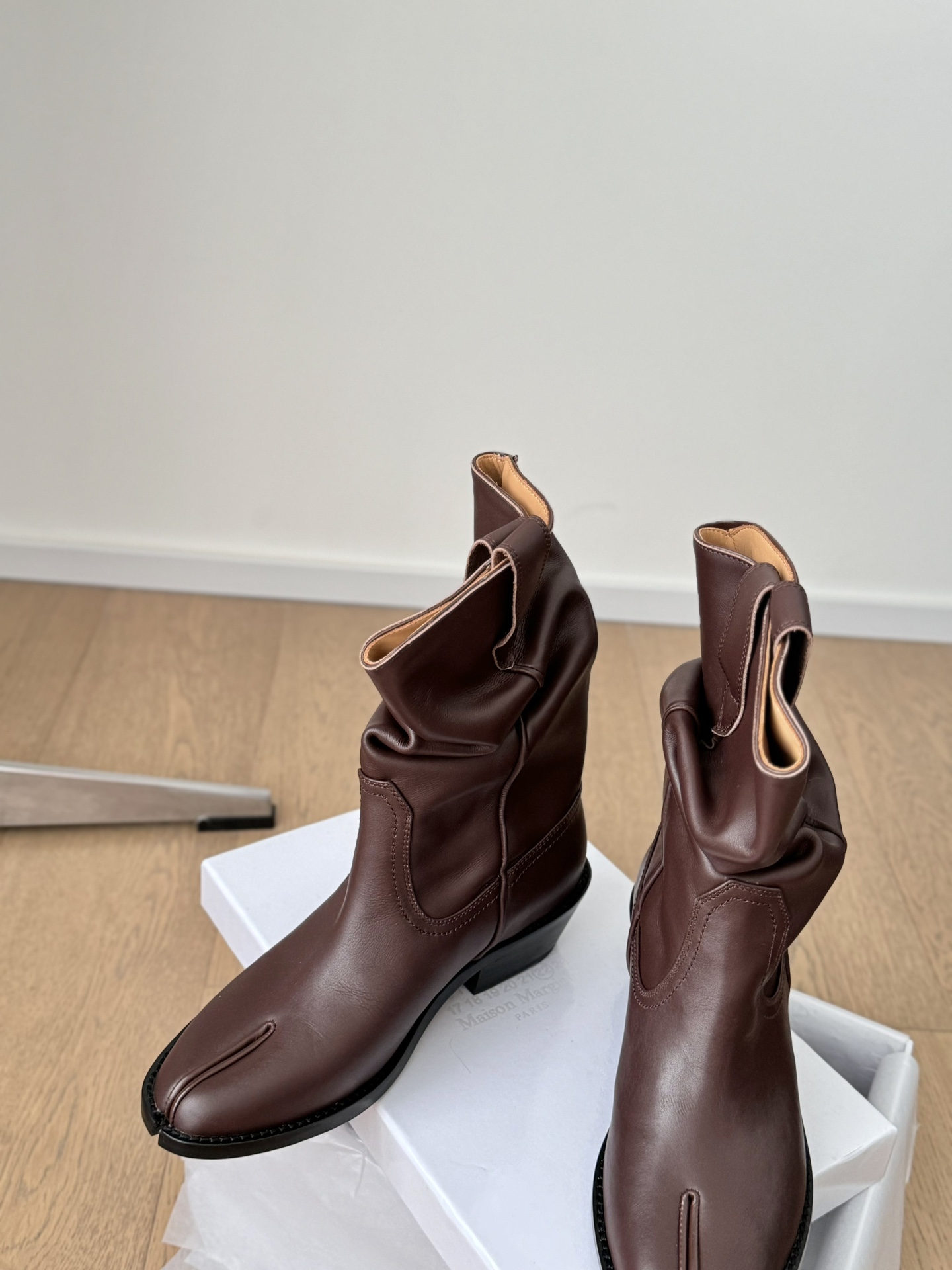 Cow Velvet and Skin Cowboy Boots: High-Quality Western Style, Various Sizes Available - 图片 6
