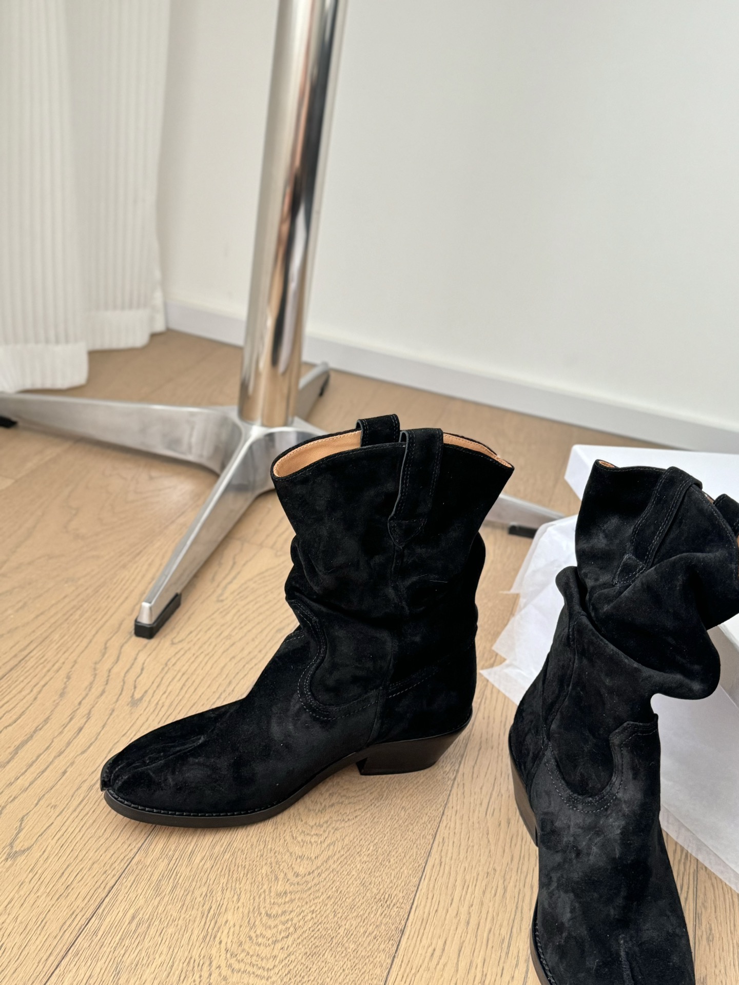Western Cowboy Boots Sale: Cow Velvet, Cow Skin, High Quality Materials, Various Sizes - 图片 4