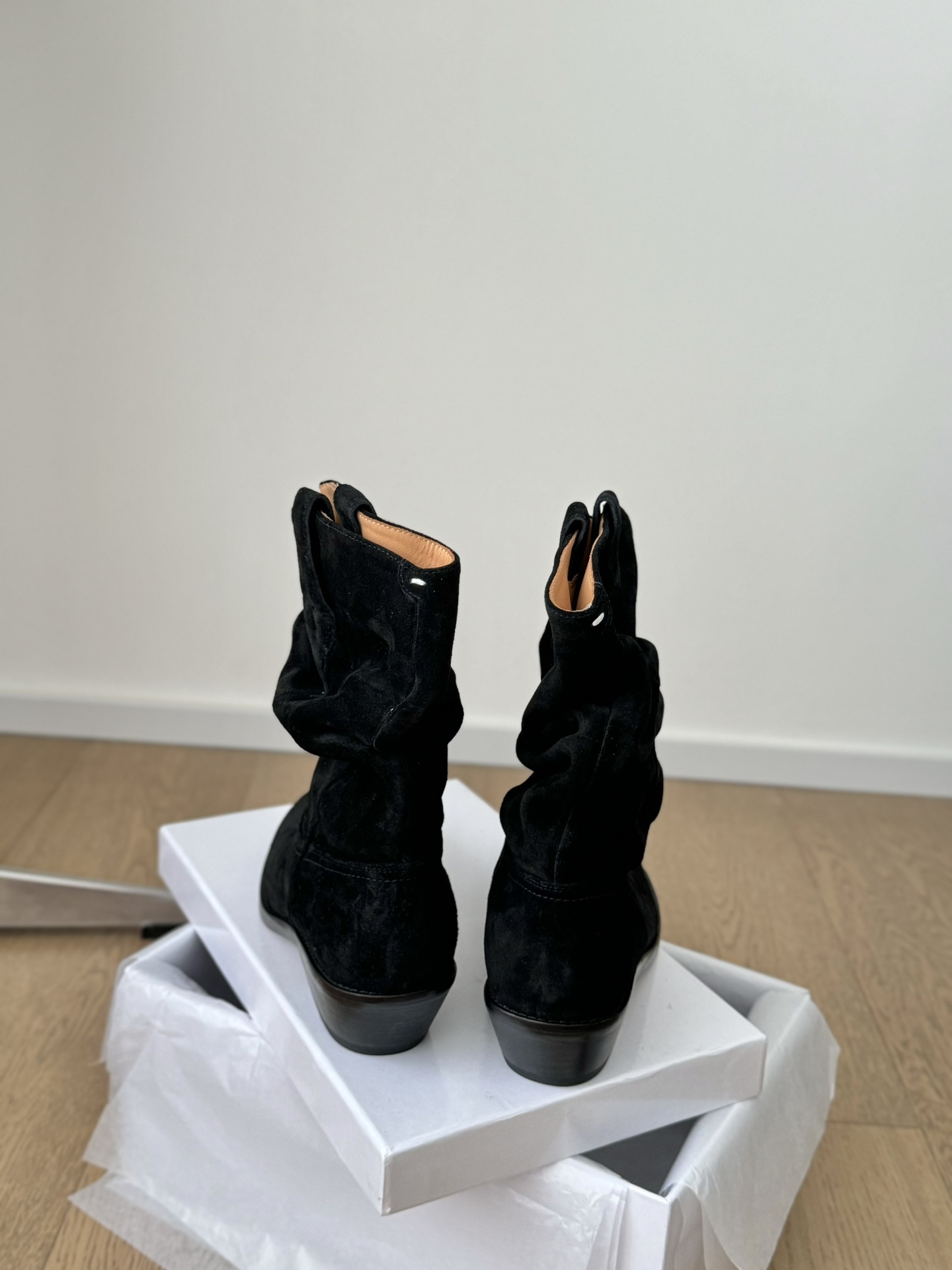 Western Cowboy Boots Sale: Cow Velvet, Cow Skin, High Quality Materials, Various Sizes - 图片 6