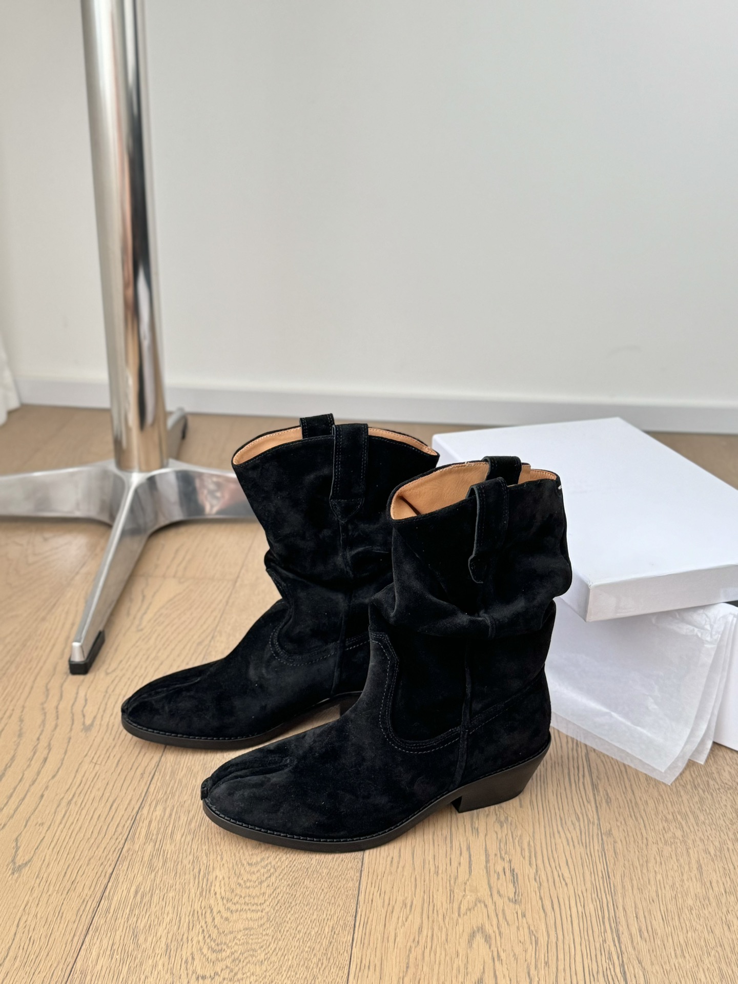 Western Cowboy Boots Sale: Cow Velvet, Cow Skin, High Quality Materials, Various Sizes - 图片 2