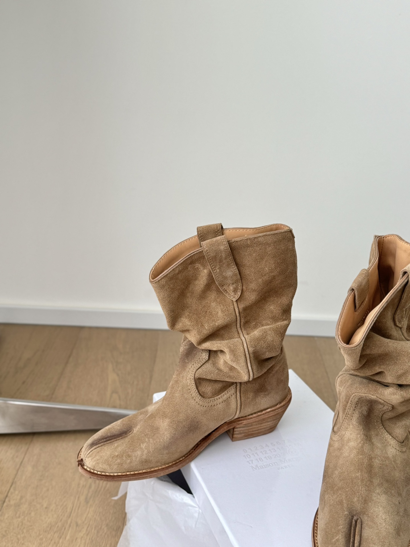 Western Cowboy Boots Sale: Cow Velvet, Cow Skin, High Quality Materials, Various Sizes - 图片 7
