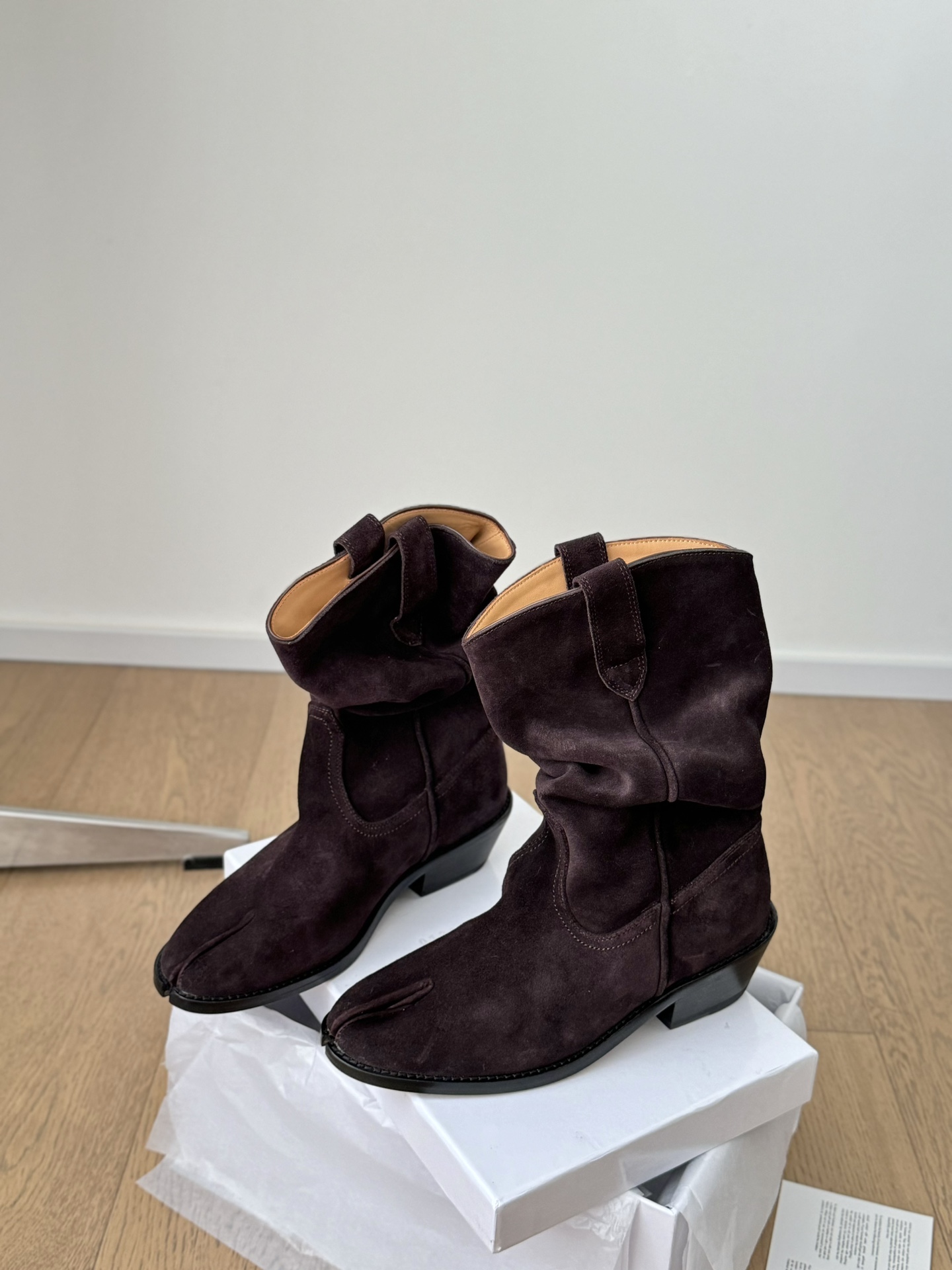 Western Cowboy Boots Sale: Cow Velvet, Cow Skin, High-Quality Materials, Various Sizes Available - 图片 7