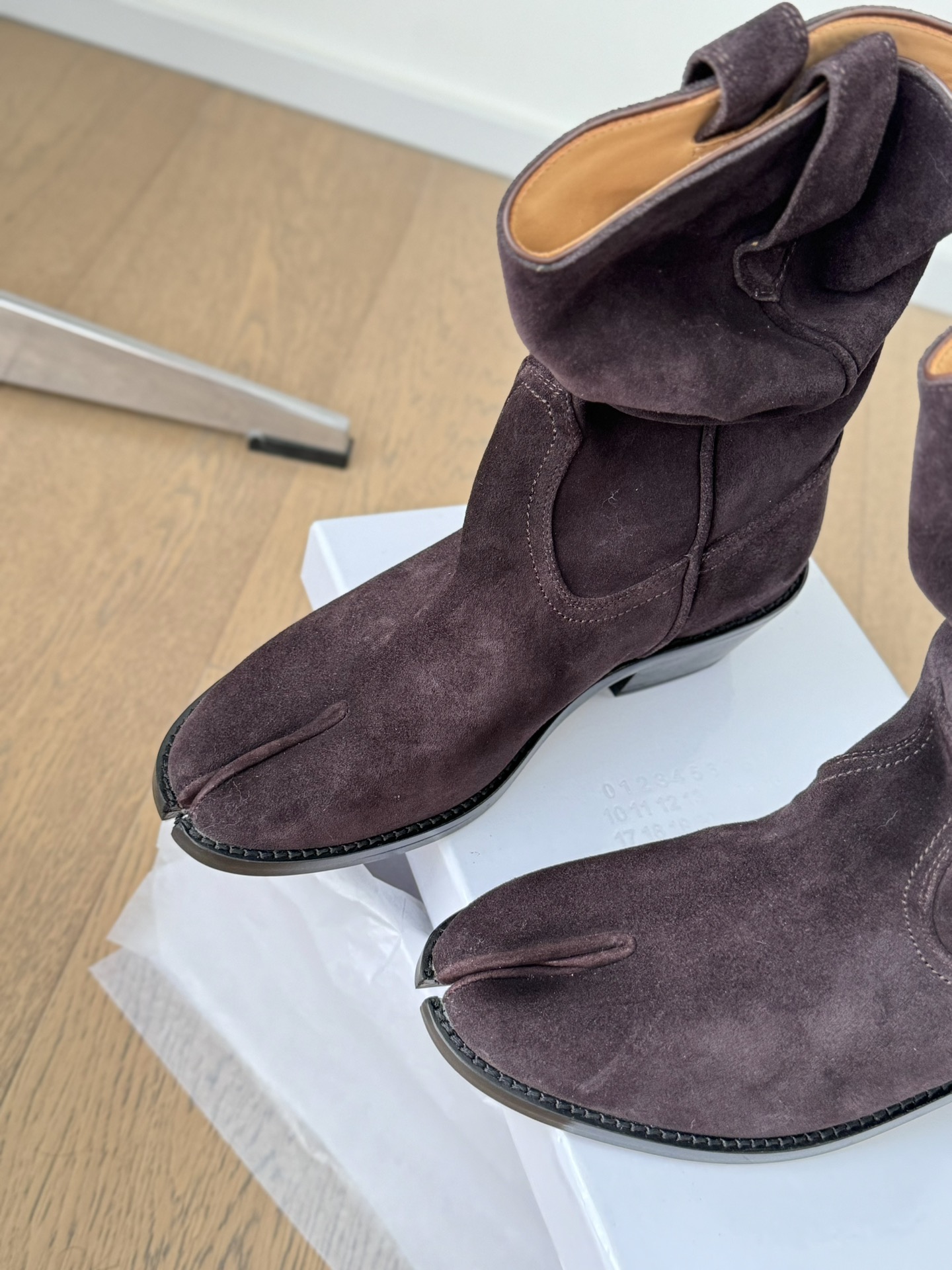 Western Cowboy Boots Sale: Cow Velvet, Cow Skin, High-Quality Materials, Various Sizes Available - 图片 8