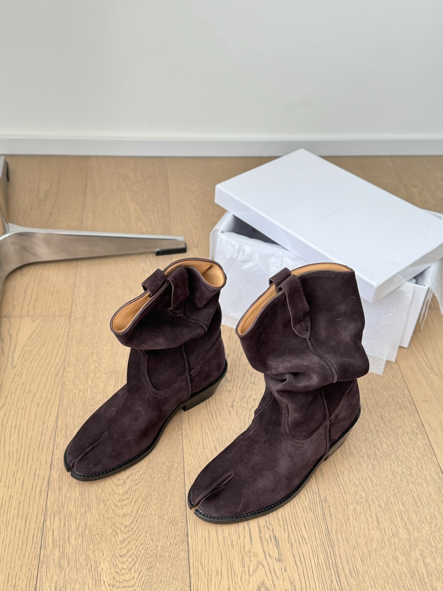 Western Cowboy Boots Sale: Cow Velvet, Cow Skin, High-Quality Materials, Various Sizes Available - 图片 3