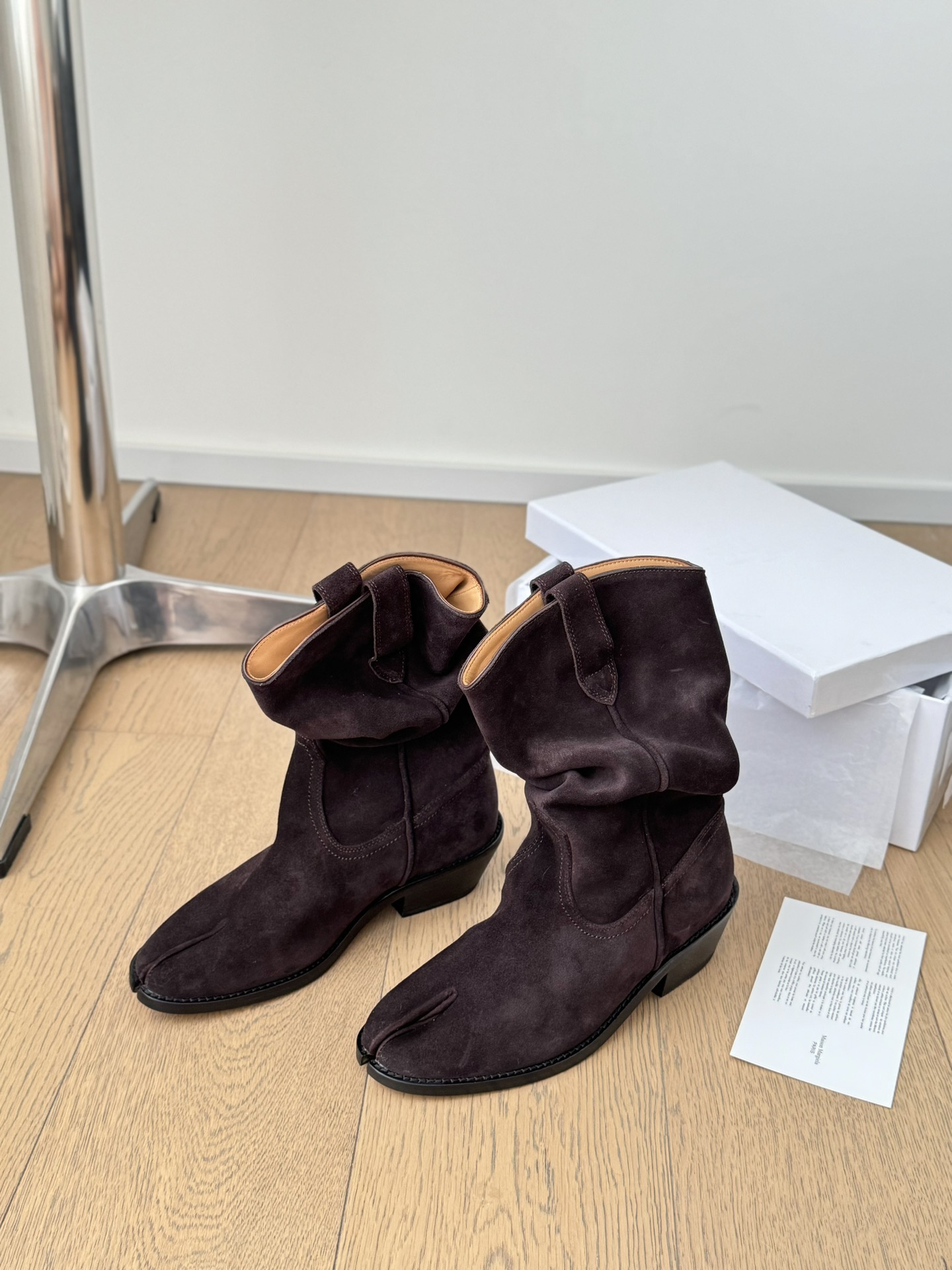 Western Cowboy Boots Sale: Cow Velvet, Cow Skin, High-Quality Materials, Various Sizes Available
