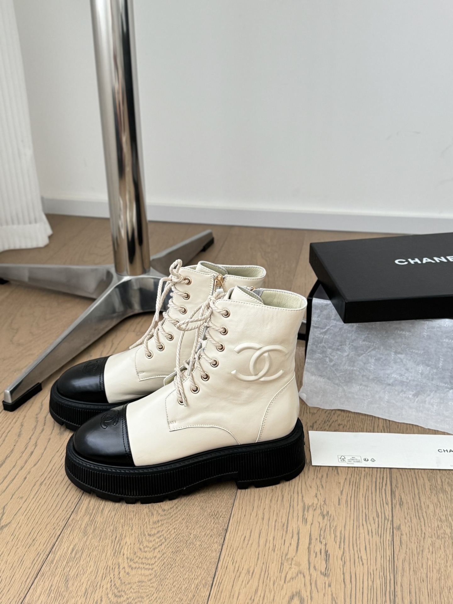 Chanel Classic Luxury Leather Shoe Loafer Ref.40E83180 2
