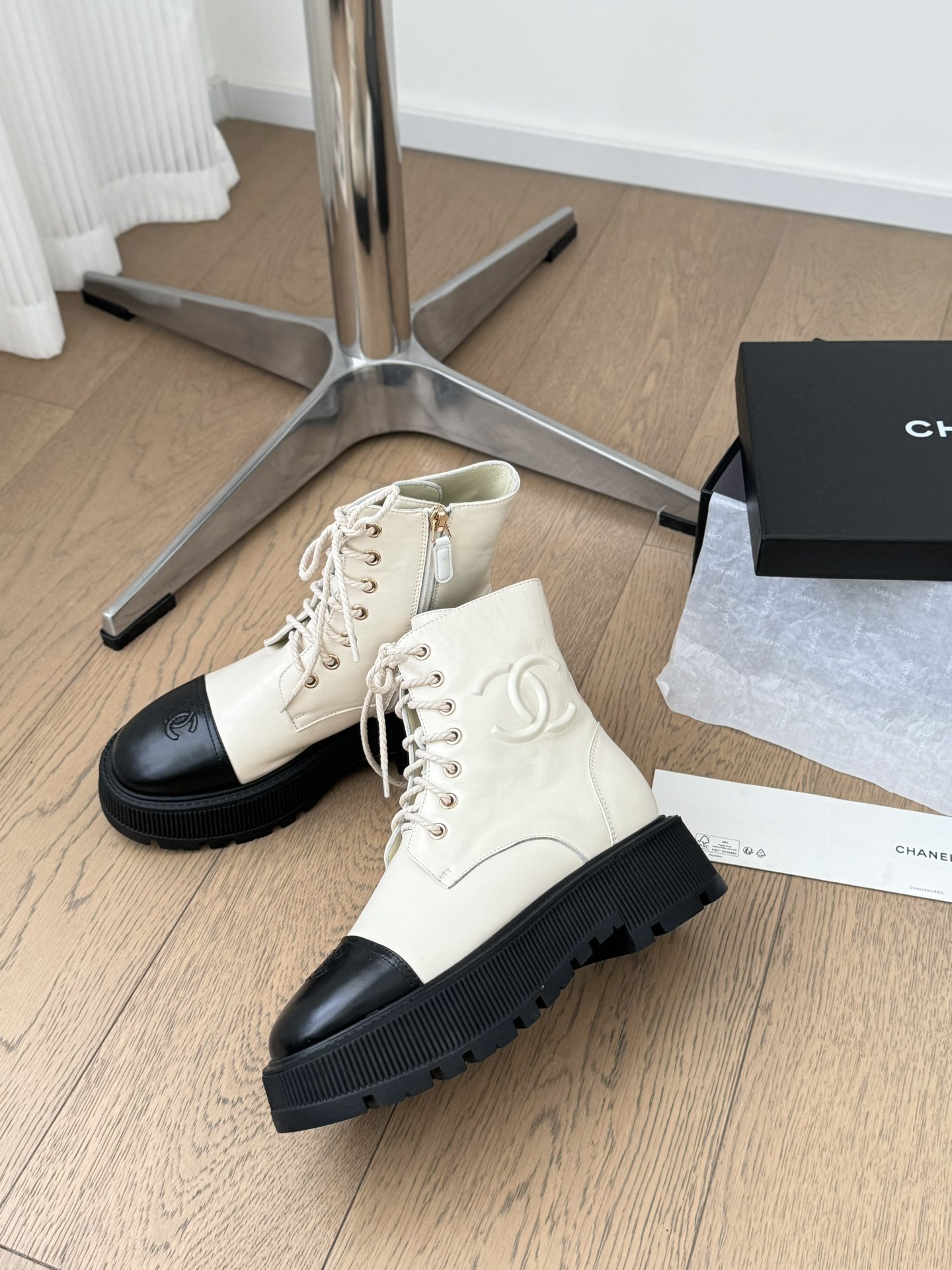 Chanel Classic Luxury Leather Shoe Loafer Ref.40E83180 3