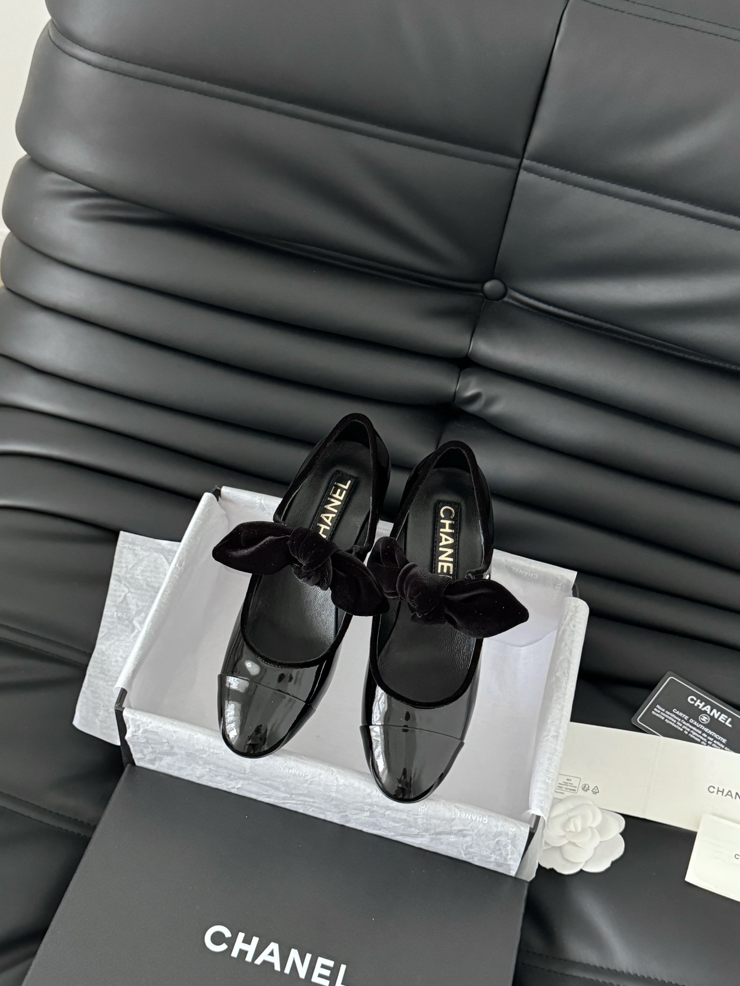 Chanel Scarpe Monostrato Nero Bianco Pelle bovina Cuoio genuino di pecora Collezione Primavera