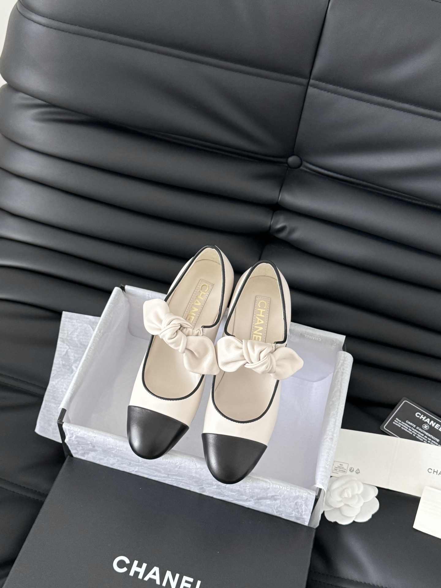 Chanel Scarpe Monostrato Nero Bianco Pelle bovina Cuoio genuino di pecora Collezione Primavera