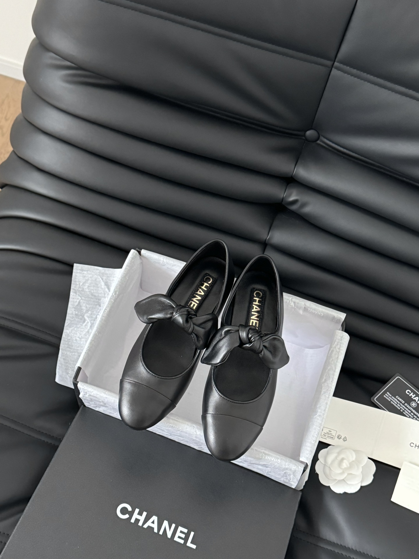 Chanel Scarpe Monostrato Nero Bianco Pelle bovina Cuoio genuino di pecora Collezione Primavera