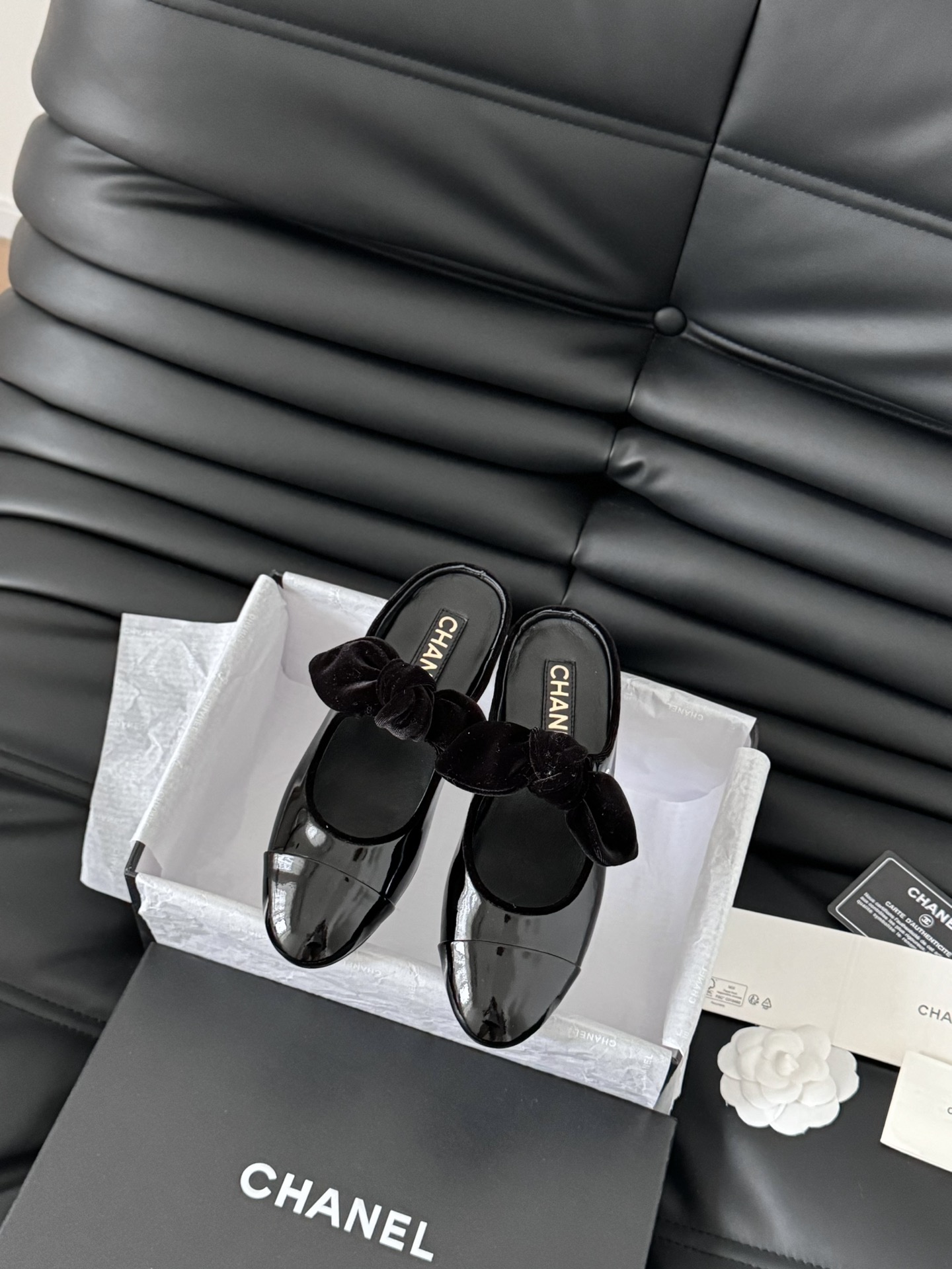 Chanel Scarpe Monostrato Nero Bianco Pelle bovina Cuoio genuino di pecora Collezione Primavera