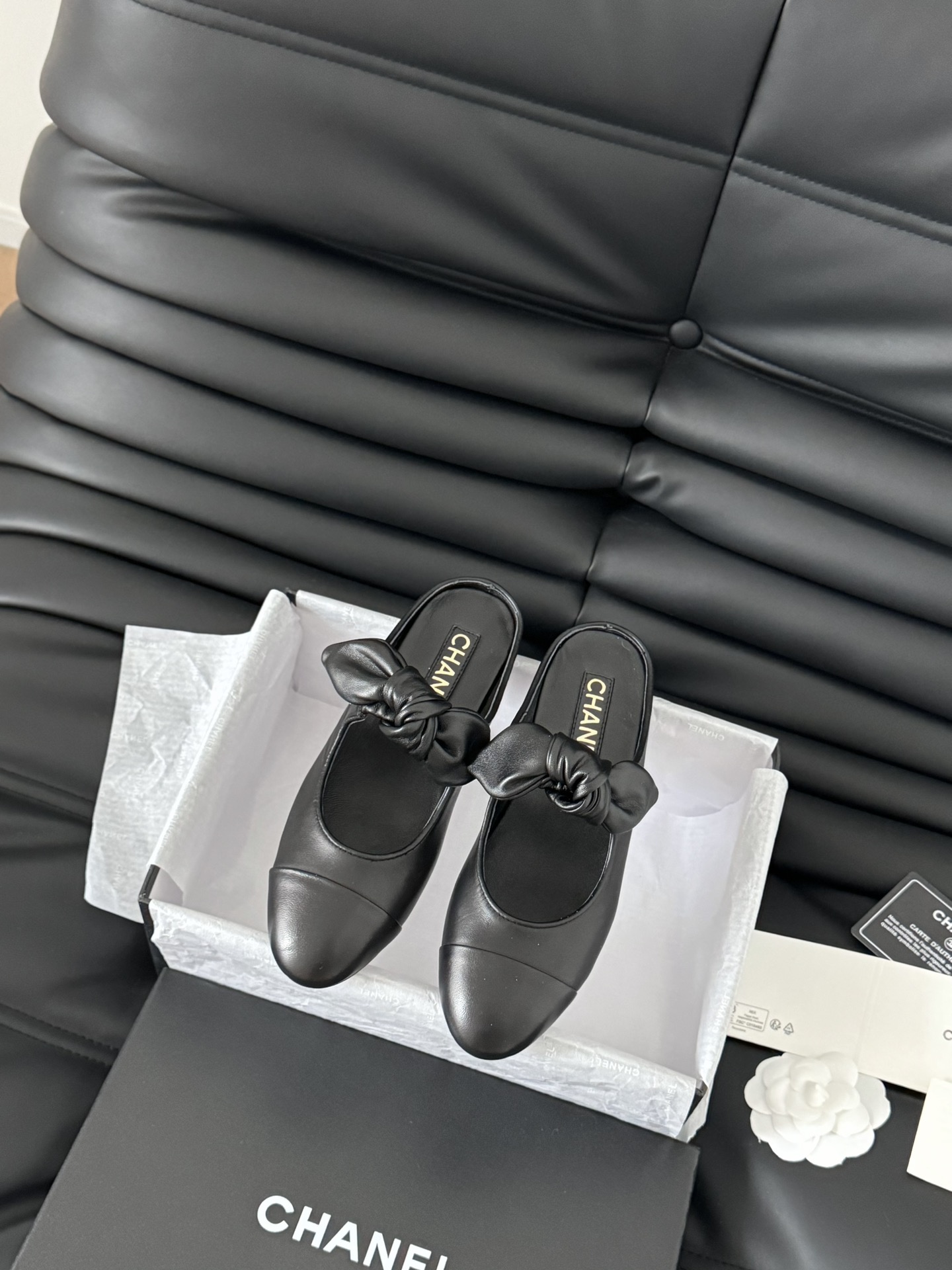 Chanel Migliore
 Scarpe Monostrato Nero Bianco Pelle bovina Cuoio genuino di pecora Collezione Primavera