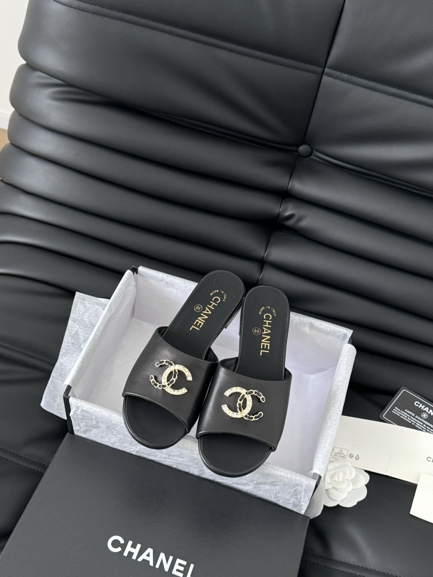 Chanel Scarpe Pantofole Grigio Cuoio genuino Pelle di pecora Collezione Primavera/Estate