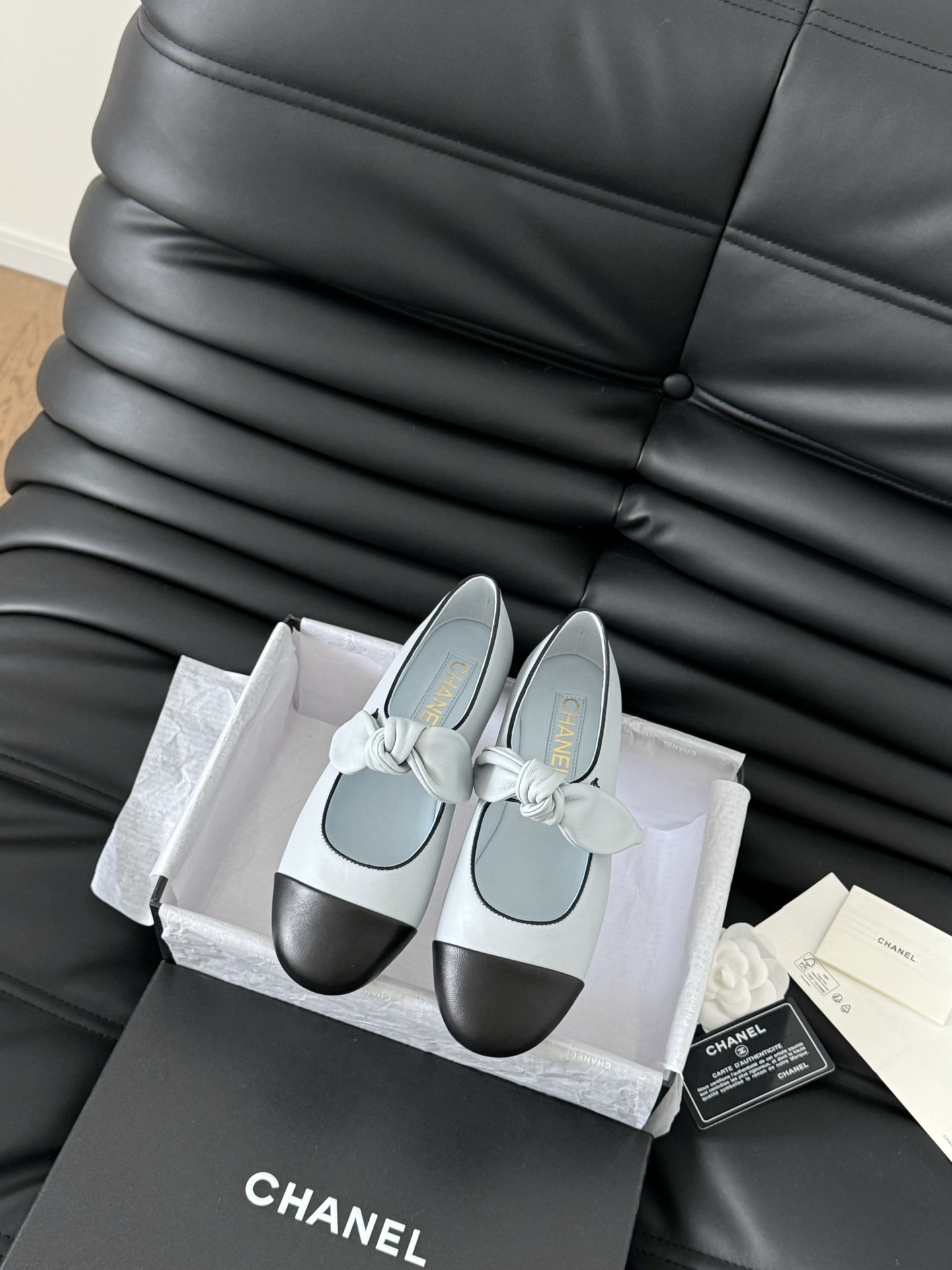 Chanel Scarpe Monostrato Nero Bianco Pelle bovina Cuoio genuino di pecora Collezione Primavera