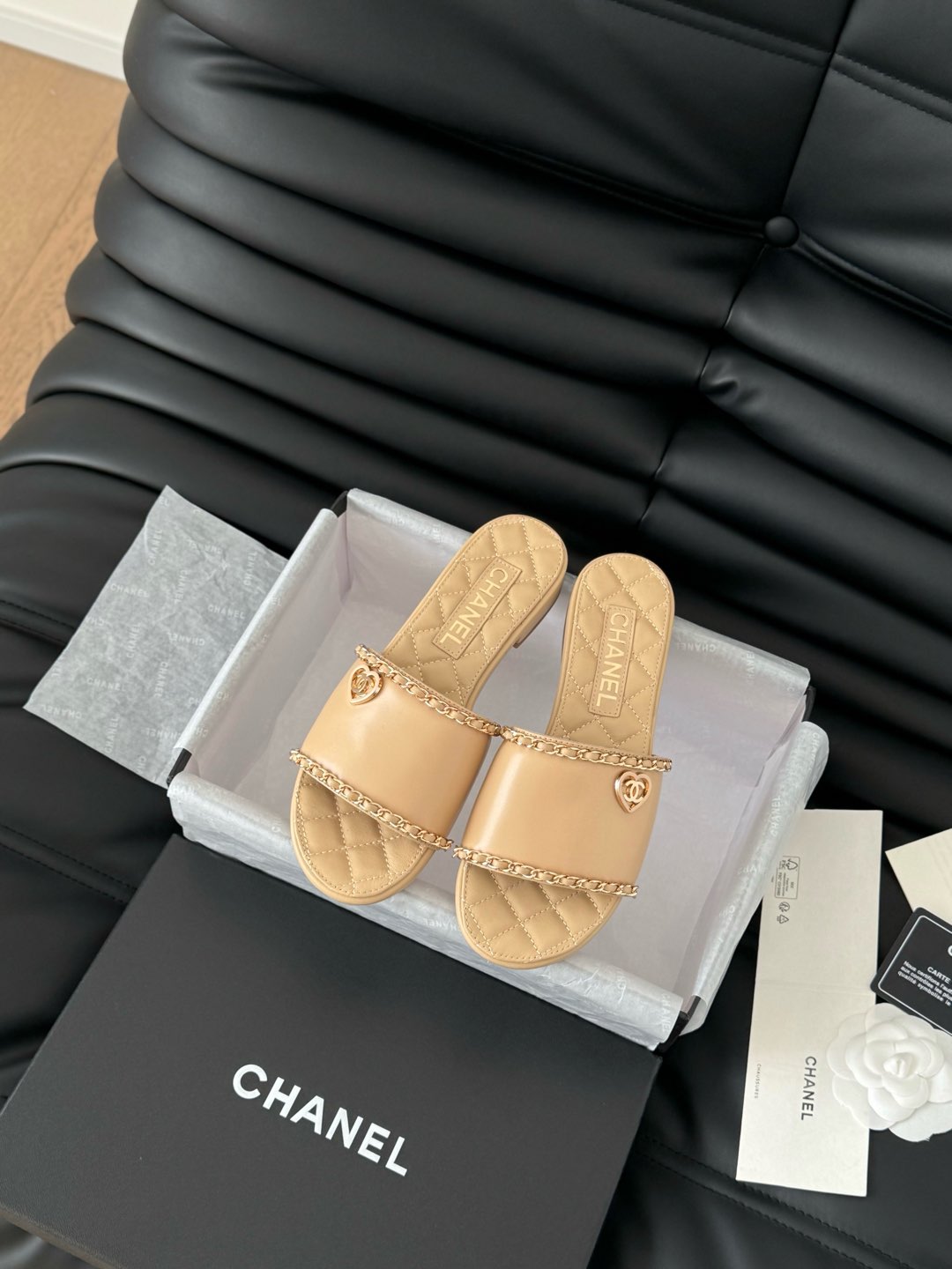 NO:129732,Chanel 25C spring and summer new full series chain slippers, full series first release, I have it in the counter!  High-quality upper cowhide inner sheepskin leather outsole Size:35-39 Other sizes, slippers, chanel, slippers, cowhide, sheepskin, Leather soles19860909Chanel 25C春夏新款全系列链条拖鞋 全系列首发 专柜有的我都有！ 高版本高品质 鞋面牛皮 内里羊皮 真皮大底 Size:35-39 其他码数定,拖鞋,chanel,slippers,cowhide,sheepskin,Leather soles,Women's Shoes