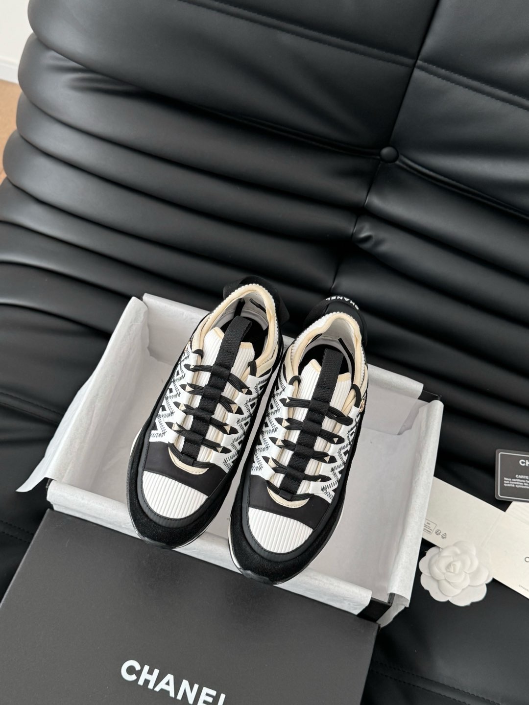 NO:270696,Correct version Chanel 25C classic sneakers on new colors!  More color matching can be asked with pictures!  The upper is made of imported cowhide silk fabric!  I'm sure my real photos are high-quality!  Original open mold hardware double C buckle foam combination large bottom!  Light and comfortable feet ins Xiaohong Book recommends planting grass Size: 35-40, chanel,sneakers,cowhide19860909正确版本 Chanel 25C经典运动鞋上新色！ 更多配色可以带图问！鞋面采用进口牛皮拼接丝绸面料！认准我家实拍高品质！ 原版开模五金双C扣发泡组合大底！ 上脚轻盈舒适 ins小红书上都在种草推荐 Size:35-40,,chanel,sneakers,cowhide,Men's shoes