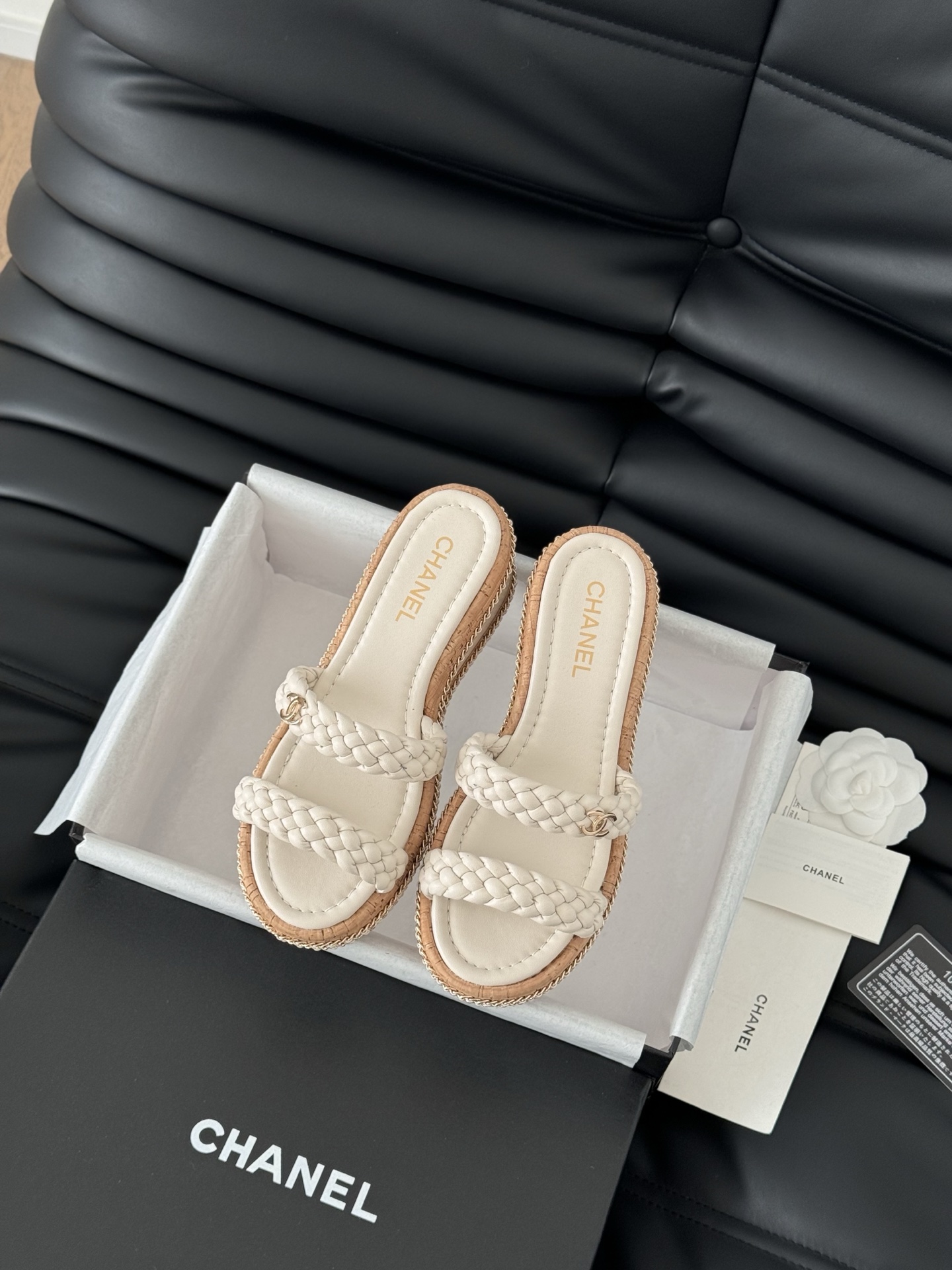 NO:233845,Chanel 25P new woven slippers sandals series New woven fabric woven upper inner sheepskin original outsole Size: 35-39 Other sizes customized, slippers sandals, chanel, sandals, slippers, sheepskin19860909Chanel 25P新款编织拖鞋凉鞋系列 新编织面料 编织鞋面 内里羊皮 原版大底 Size:35-39 其他码数定做,拖鞋凉鞋,chanel,sandals,slippers,sheepskin,Women's Shoes