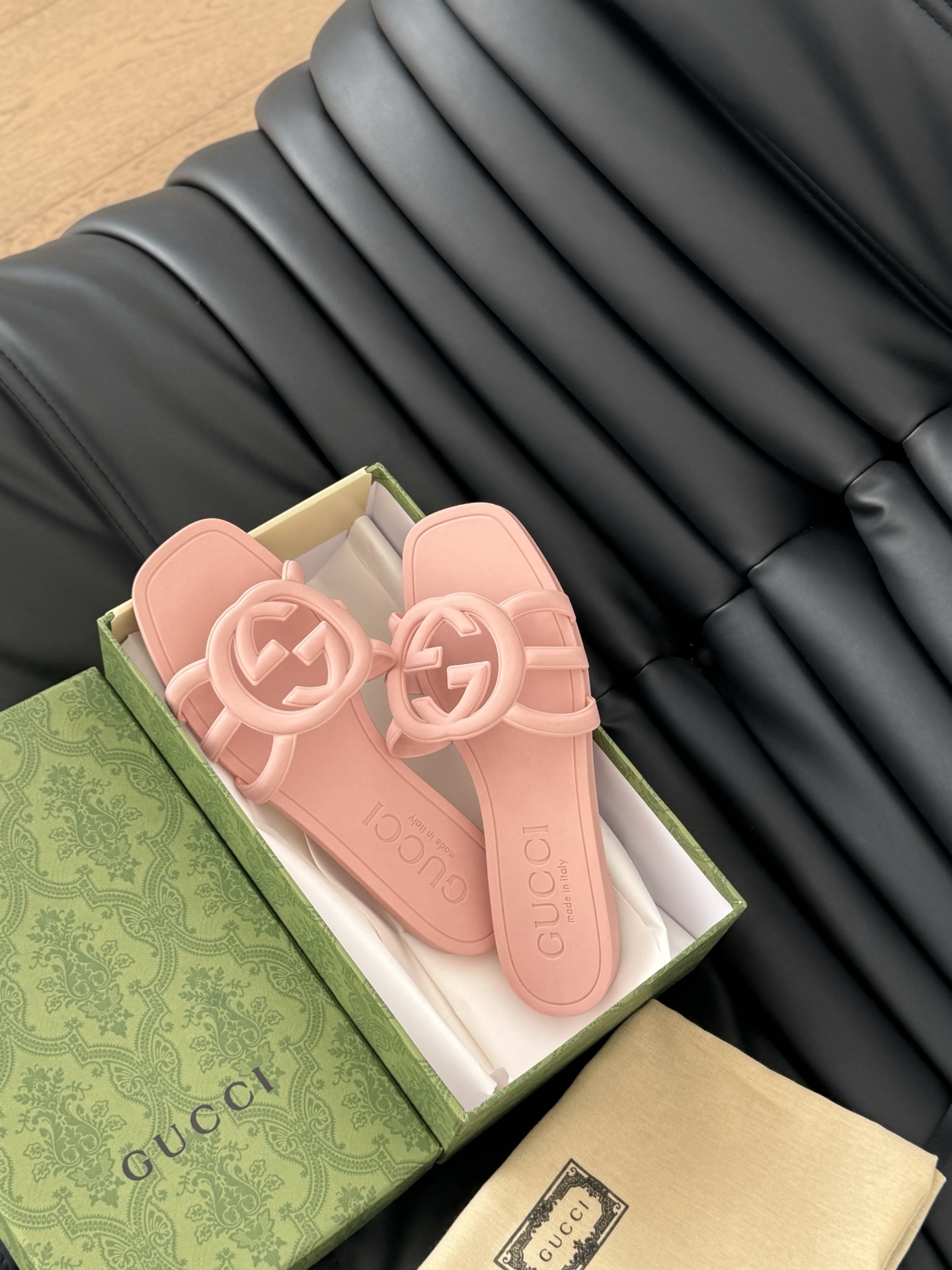 NO:164931,Gucci latest jelly slippers High-version TPU material Running volume and price size: 35-41, slippers, gucci, slippers19860909Gucci 最新款果冻拖鞋 高版本TPU材料 跑量价 size: 35-41,拖鞋,gucci,slippers,Women's Shoes