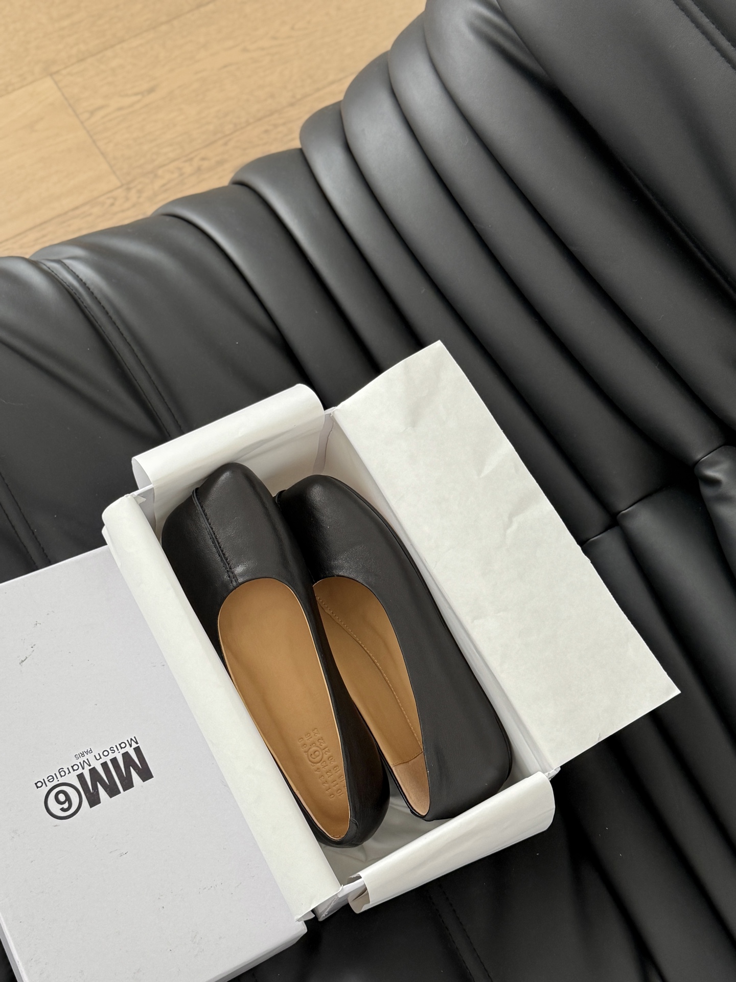 NO:222905,High quality!  Maison Margiela MM6-point toe shoes Tabi is made of vegetable-tanned sheepskin!  Welcome to compare the real original outsole!  Size:35-39 Other sizes customization, split-toe shoes, masion margiela, sheepskin19860909高定品质！Maison Margiela MM6分趾鞋 Tabi 意产植鞣羊皮！ 欢迎对比 真正的原版大底！ Size:35-39其他码数定做,分趾鞋,masion margiela,sheepskin,Women's Shoes