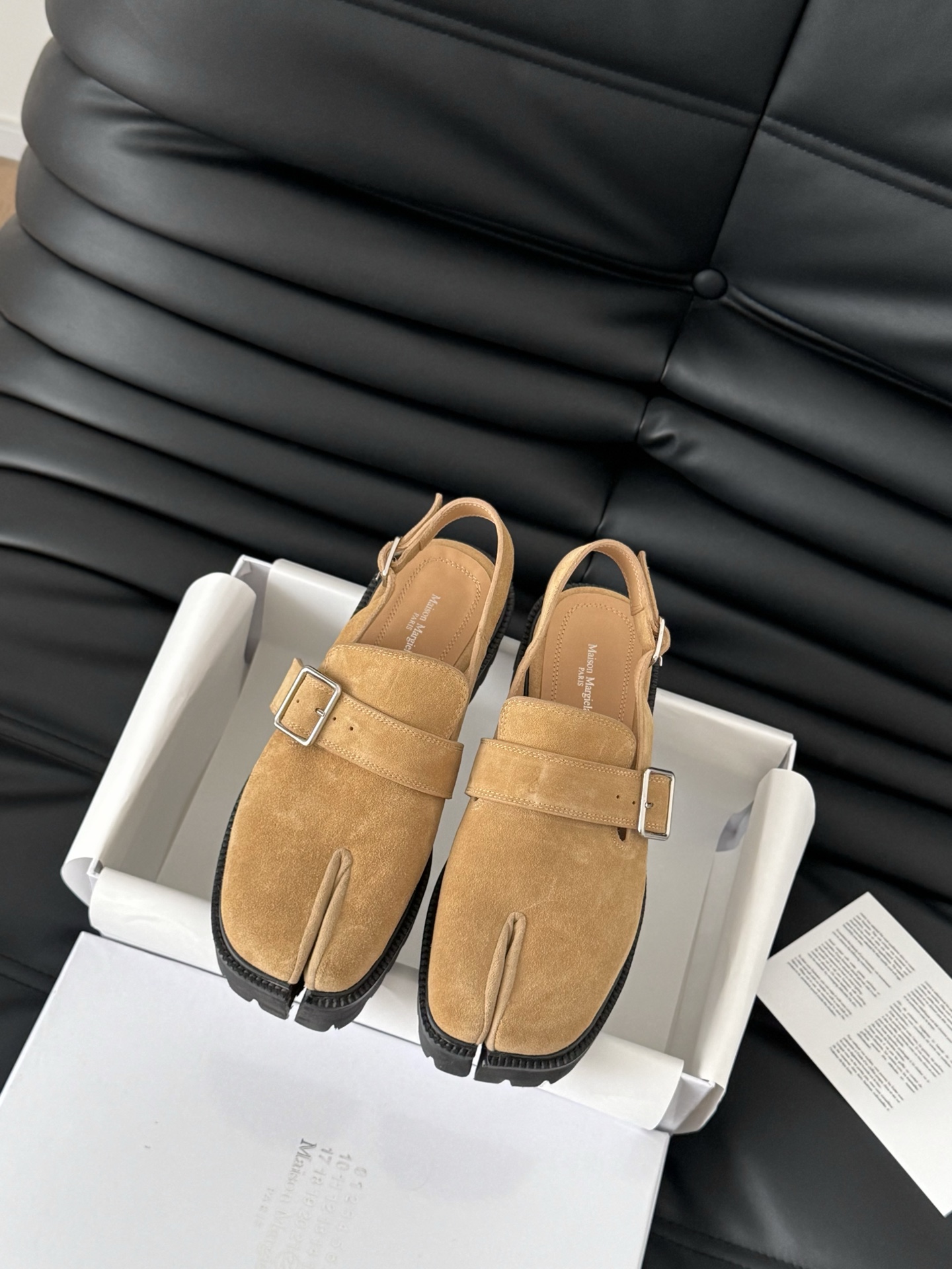 NO:222899,High quality!  Maison Margiela MM6-point toe shoes Tabi is made of vegetable-tanned sheepskin!  Welcome to compare the real original outsole!  Size:35-39 Other sizes customization, split-toe shoes, masion margiela, sheepskin19860909高定品质！Maison Margiela MM6分趾鞋 Tabi 意产植鞣羊皮！ 欢迎对比 真正的原版大底！ Size:35-39其他码数定做,分趾鞋,masion margiela,sheepskin,Women's Shoes