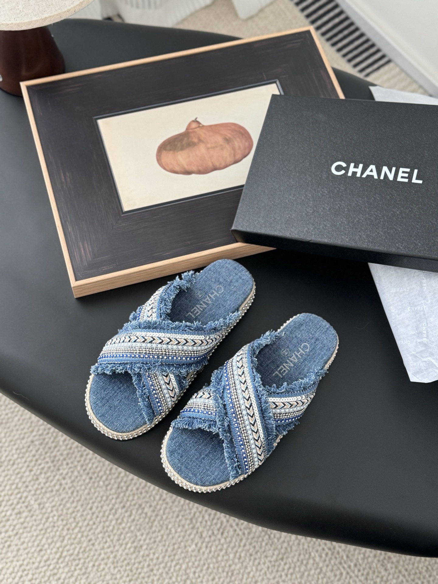NO:233824,Chanel 24P new cross slippers, comfortable to wear, suitable for daily commuting, the upper is made of Nibu very soft Size35-39 Other sizes, slippers, chanel, slippers19860909Chanel 24P新款交叉拖鞋 上脚很舒服 适合日常通勤 鞋面采用妮布 非常柔软 Size35-39 其他码数定,拖鞋,chanel,slippers,Women's Shoes