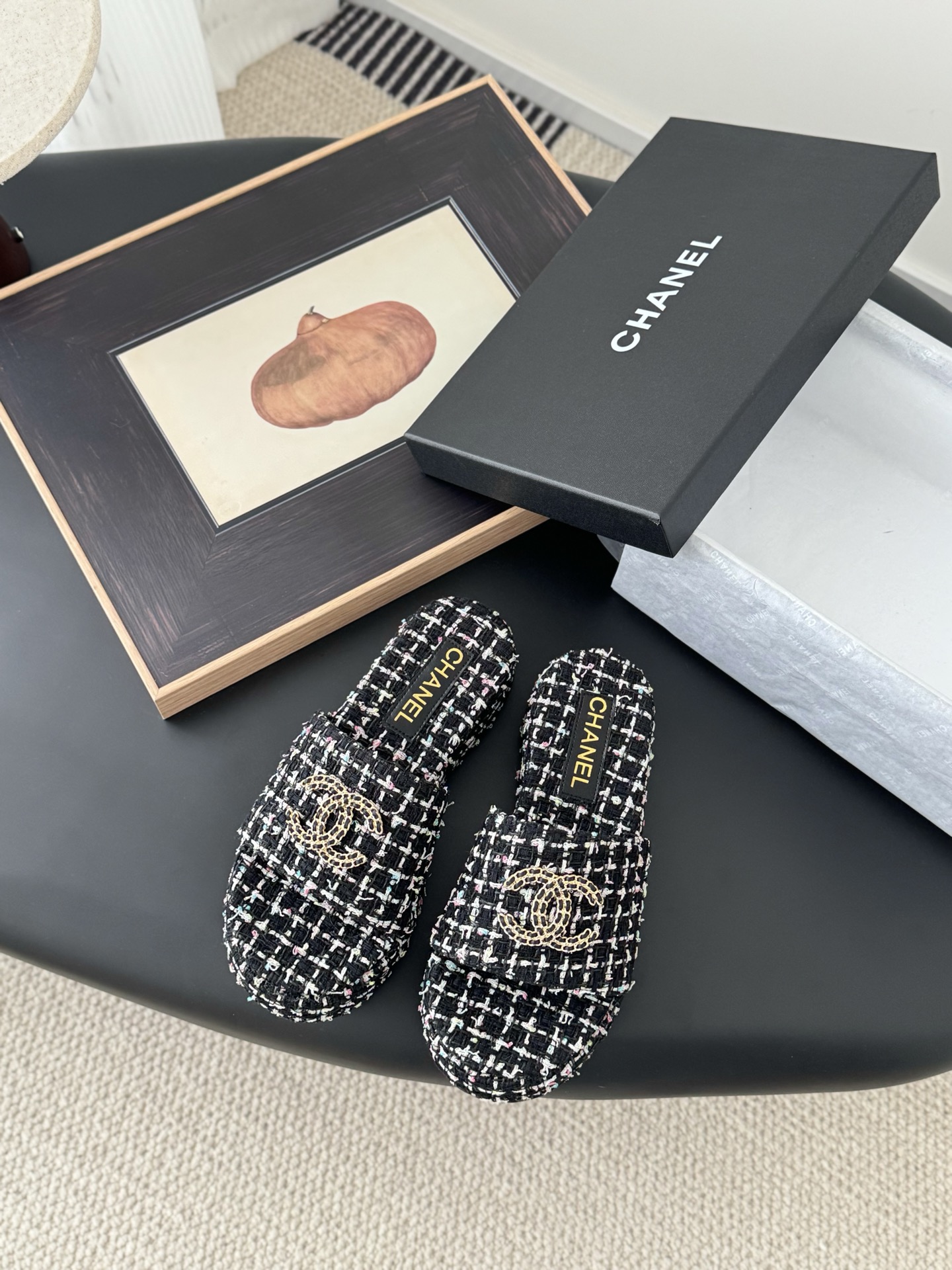 NO:233828,Chanel 25P new diamond slippers, new spring and summer style, high version and high quality. Upper footbed sheepskin, original outsole. Size: 35-39 Customized for other sizes, slippers, chanel, slippers, sheepskin19860909Chanel 25P新款菱格拖鞋 春夏新款,高版本高品质. 鞋面垫脚羊皮,原版大底. Size:35-39 其他码数定做,拖鞋,chanel,slippers,sheepskin,Women's Shoes