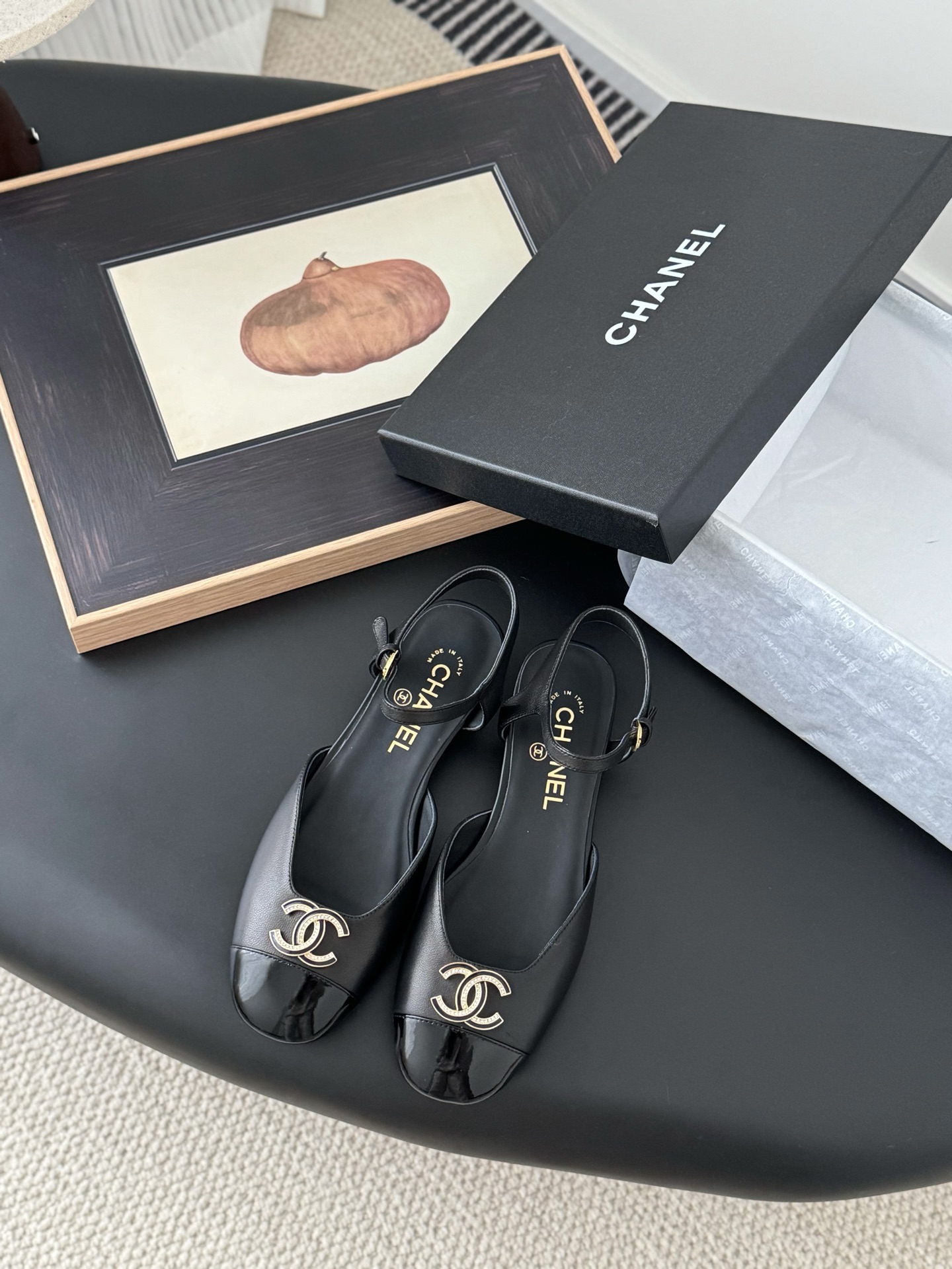 NO:259366,Chanel 25P early spring new high-end handicraftshop single shoes as always high-end classic layout upper inner sheepskin leather outsole Size: 35-39 Other sizes, single shoes, chanel, sheepskin, Leather soles19860909Chanel 25P早春新款高级手工坊单鞋 一如既往的高版本 经典版面 鞋面内里羊皮 真皮大底 Size:35-39 其他码数定,单鞋,chanel,sheepskin,Leather soles,Women's Shoes