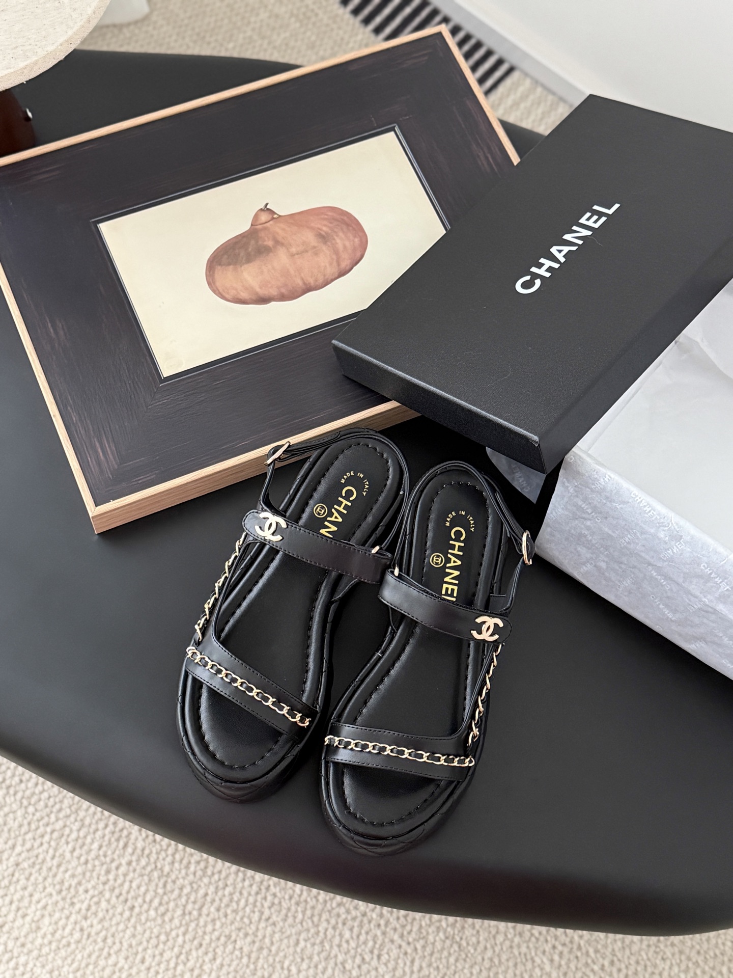 NO:222908,Chanel Xiaoxiang 25c new product, diamond-shaped thick-soled sponge cake slippers, a series of slippers that must be bought in summer. It is literary and fashionable. The dressing rate is too high. The thick sole is really yyds in terms of lengthening legs. It is versatile and comfortable. It becomes a big and long legs in seconds when it comes to the feet!  The upper is imported lambskin, the inner foot pad is silk sheepskin, the heel height is 5.5cm, size 35-39 (customized by 40/41), sandals, chanel, sandals, slippers, sheepskin19860909Chanel 小香25c新品 菱格厚底松糕拖鞋 夏天一定要入的拖鞋系列 可文艺可时髦 穿搭率实在太高了 厚底在拉长腿方面真的yyds 百搭舒适 上脚秒变大长腿！ 鞋面采用进口小羊皮 内里垫脚是丝绸羊皮 跟高5.5cm 码数35-39（40/41定制）,凉鞋,chanel,sandals,slippers,sheepskin,Women's Shoes