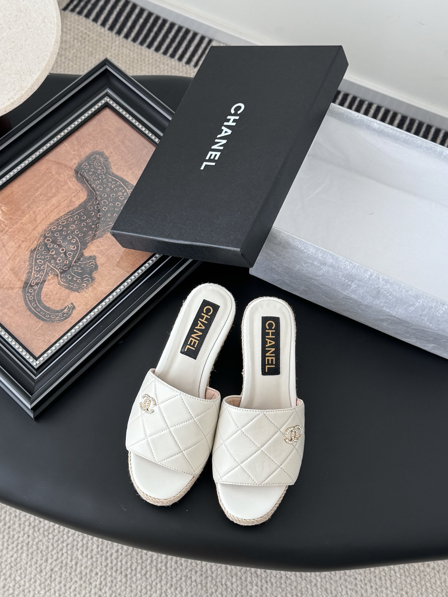 NO:259357,Chanel 25P new waterproof platform slippers cowhide upper inner sheepskin original outsole Size:35-39 Other sizes customized, slippers, chanel, slippers, cowhide, sheepskin19860909Chanel 25P新款防水台拖鞋 牛皮鞋面 内里羊皮 原版大底 Size:35-39 其他码数定做,拖鞋,chanel,slippers,cowhide,sheepskin,Women's Shoes