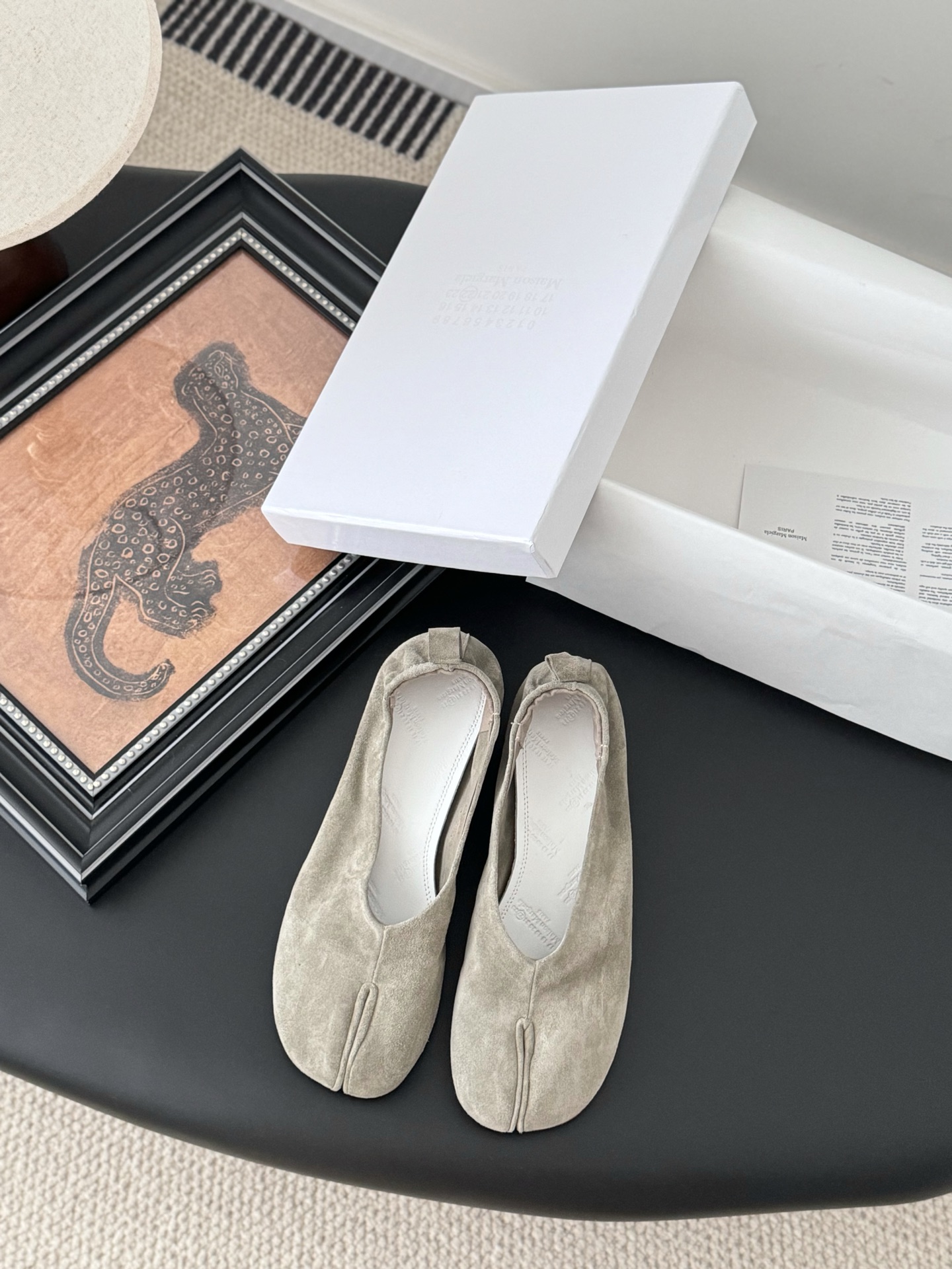 NO:259375,High quality!  Maison Margiela MM6-point toe shoes Tabi is made of vegetable-tanned sheepskin!  Welcome to compare the real original outsole!  Size:35-39 Other sizes customization, split-toe shoes, masion margiela, sheepskin19860909高定品质！Maison Margiela MM6分趾鞋 Tabi 意产植鞣羊皮！ 欢迎对比 真正的原版大底！ Size:35-39其他码数定做,分趾鞋,masion margiela,sheepskin,Women's Shoes