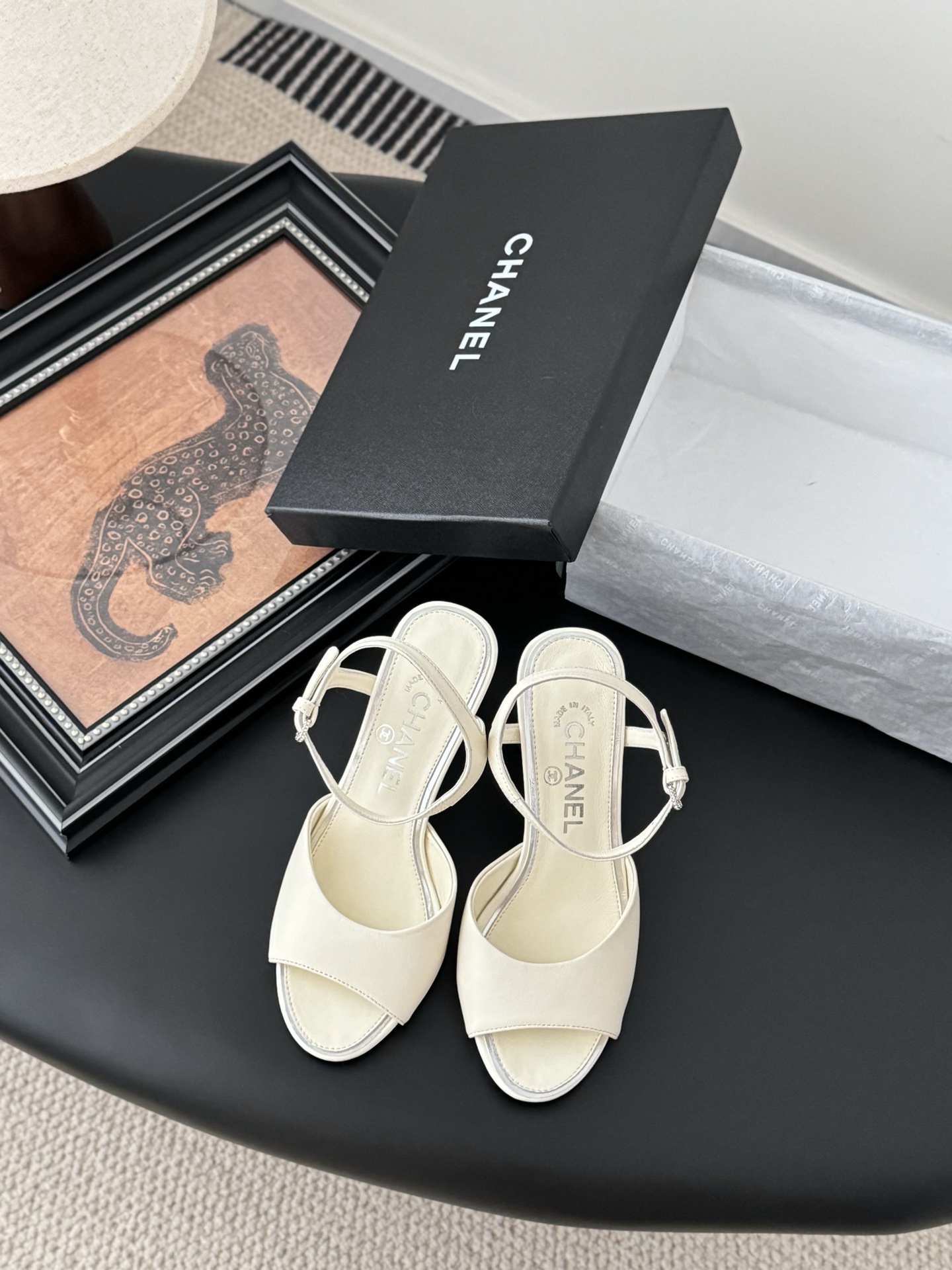 NO:259372,Chanel 25C new Mary Jane series, complete with complete series, high quality running and price, upper inner sheepskin, genuine leather outsole, original mold opening heel, height 8cm Size: 35-39 Other sizes are fixed, sandals, chanel, sandals, mary jane, sheepskin, Leather soles19860909Chanel 25C新款玛丽珍系列 全系列做齐 高品质跑量价 鞋面内里羊皮 真皮大底 原版开模后跟 高度8cm Size:35-39 其他码数定,凉鞋,chanel,sandals,mary jane,sheepskin,Leather soles,Women's Shoes