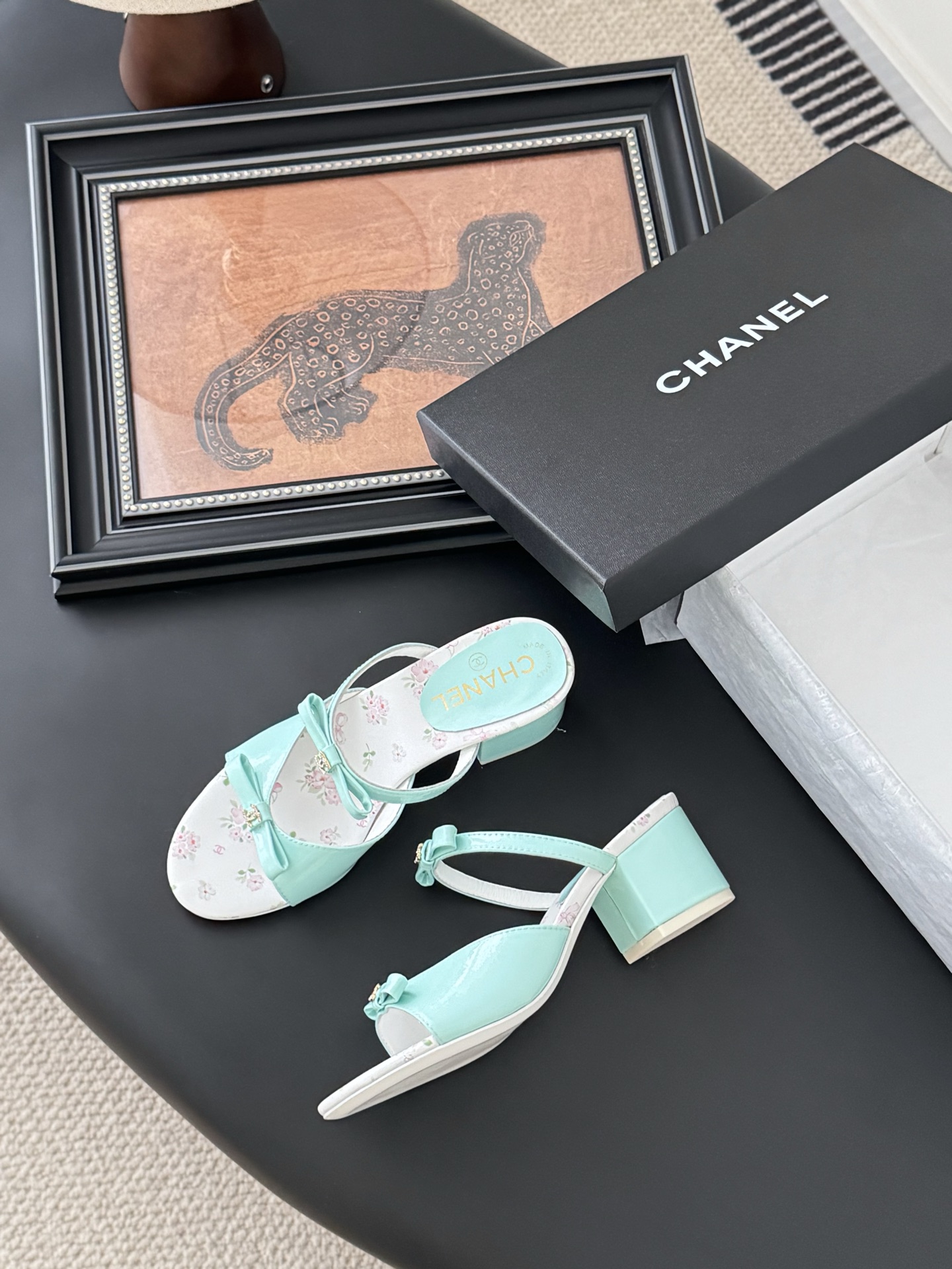 Chanel 2025P Bow Heeled Sandals: Elegant, Comfortable, and Height-Boosting 2 i1743857741522 1507 0 3