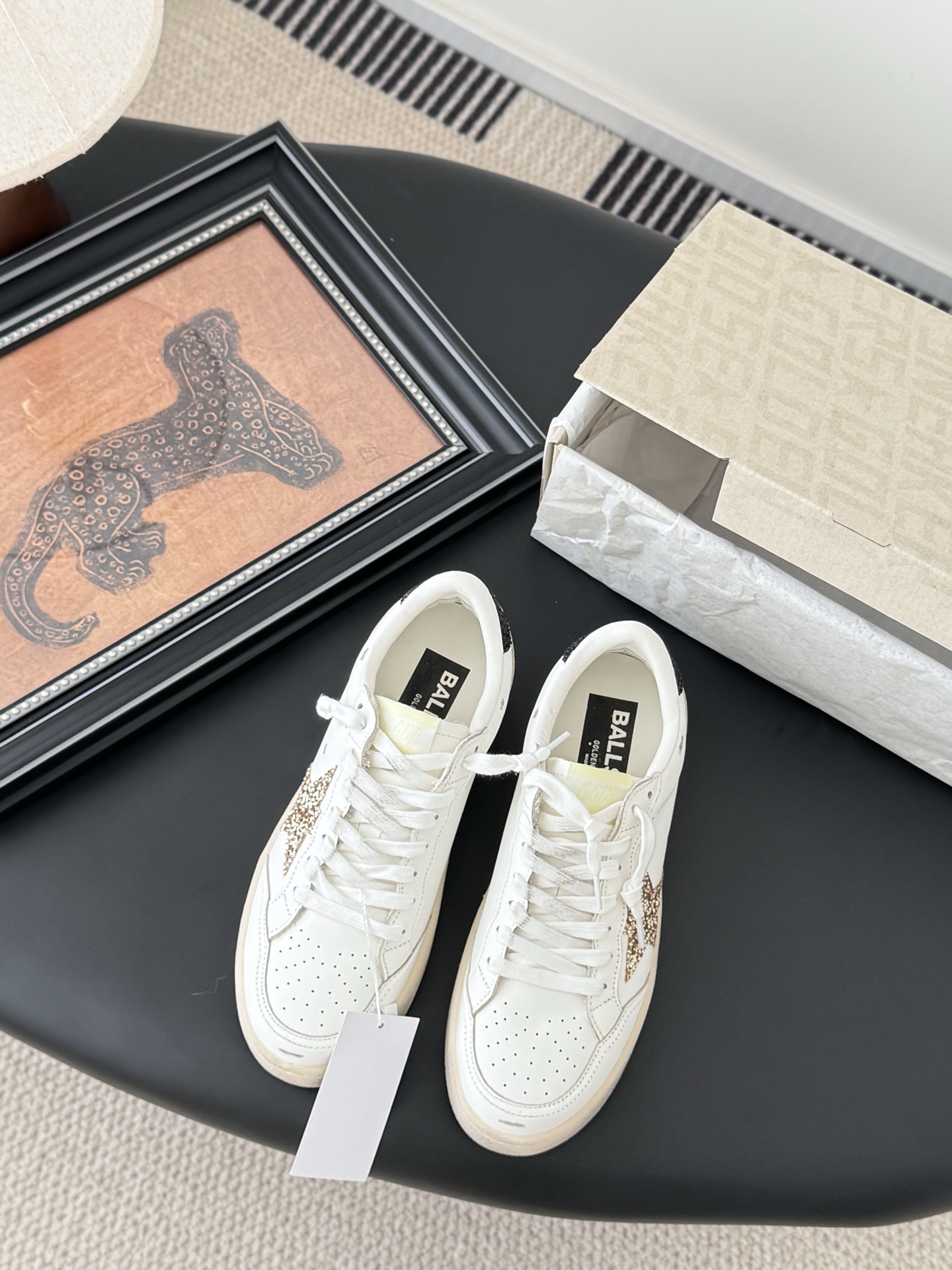 NO:249972,The new color of GGDB small dirty shoes is shipped!  New style is coming, personalized graffiti, beautiful and versatile, full of details~ This year's latest version, limited edition, high-quality running and price, Size: 35-40, casual shoes/sports shoes, sneakers19860909批 GGDB 小脏鞋新色出货啦！ 新款来袭 个性涂鸦,好看又百搭,细节拉满～ 今年最新版面 官网专柜限定款 高版本高品质跑量价 Size:35-40,休闲鞋/运动鞋,sneakers,Women's Shoes