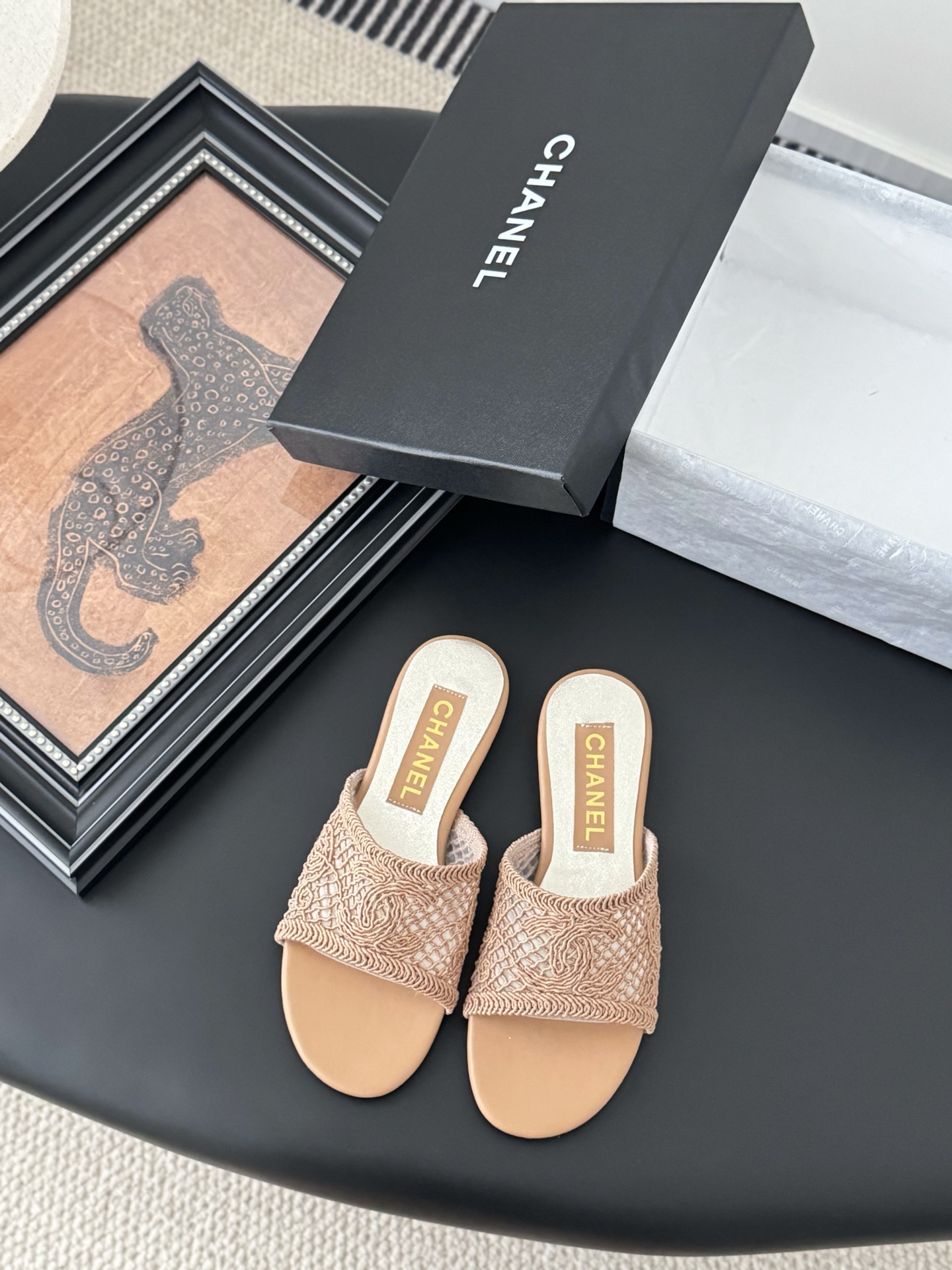 NO:264995,Chanel 25P new woven double C slippers, woven upper, inner sheepskin, genuine leather soles Size:35-39 Other sizes customized, slippers, chanel, slippers, sheepskin, Leather soles19860909Chanel 25P新款编织双C拖鞋 编织鞋面 内里羊皮 真皮大底 Size:35-39 其他码数定做,拖鞋,chanel,slippers,sheepskin,Leather soles,Women's Shoes